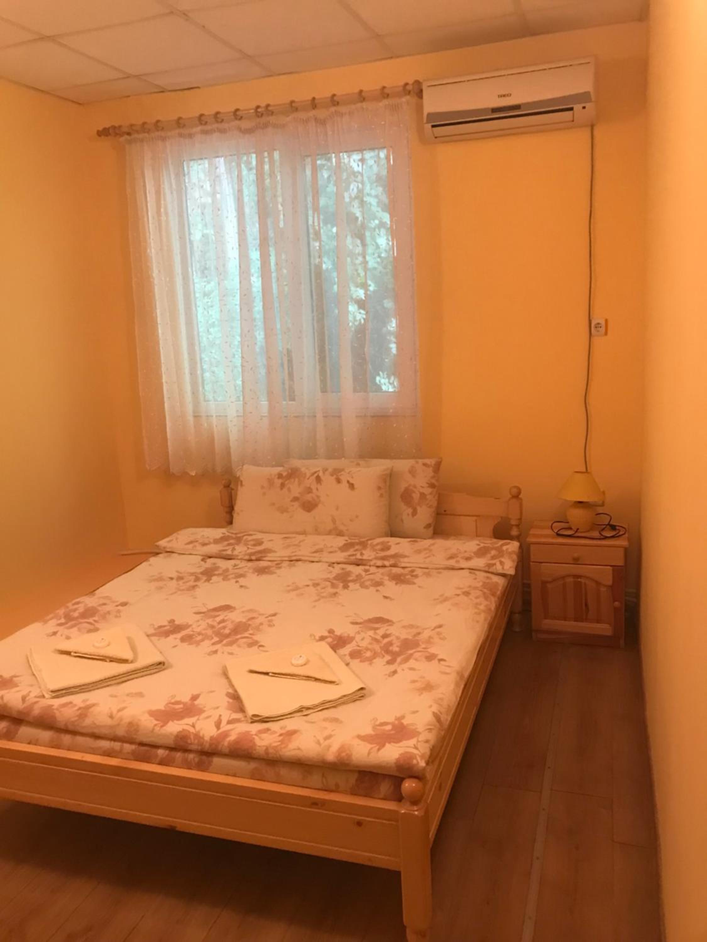 Large Double Room - Photo 8