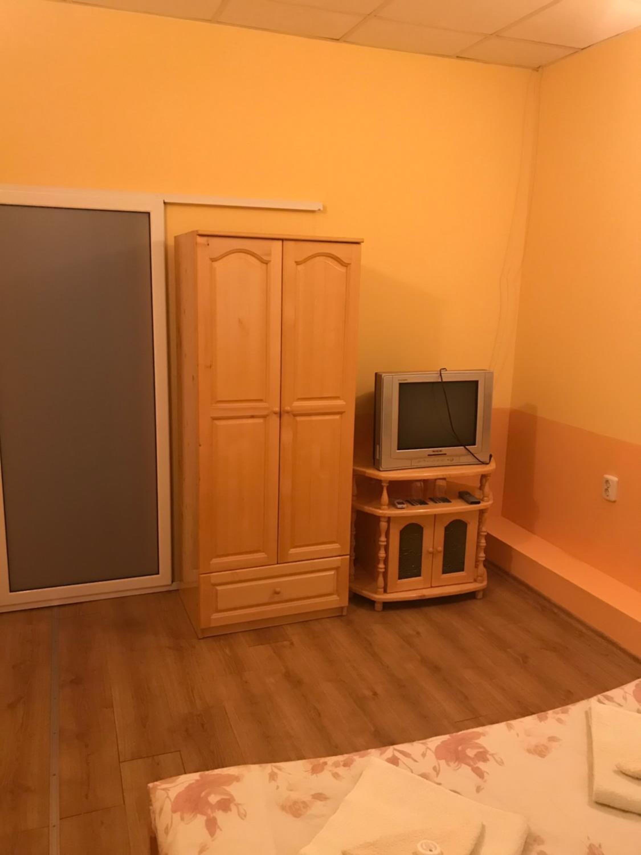 Large Double Room - Photo 7