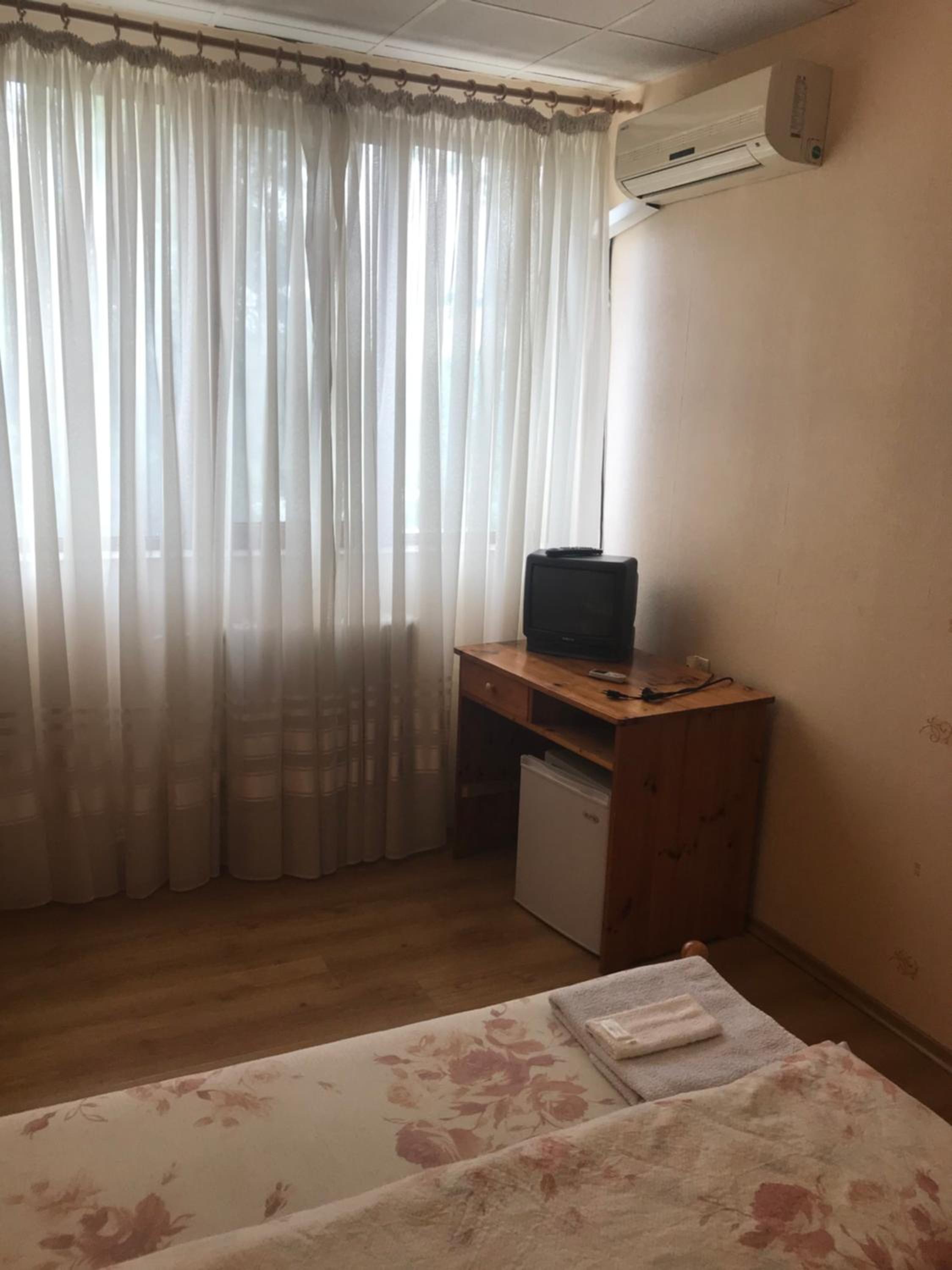Large Double Room - Photo 1