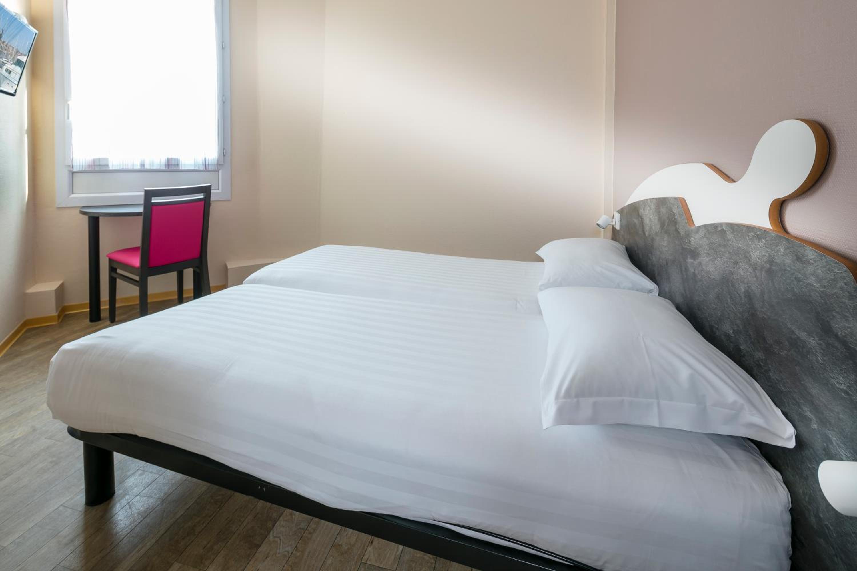 Standard Twin Room - Photo 2