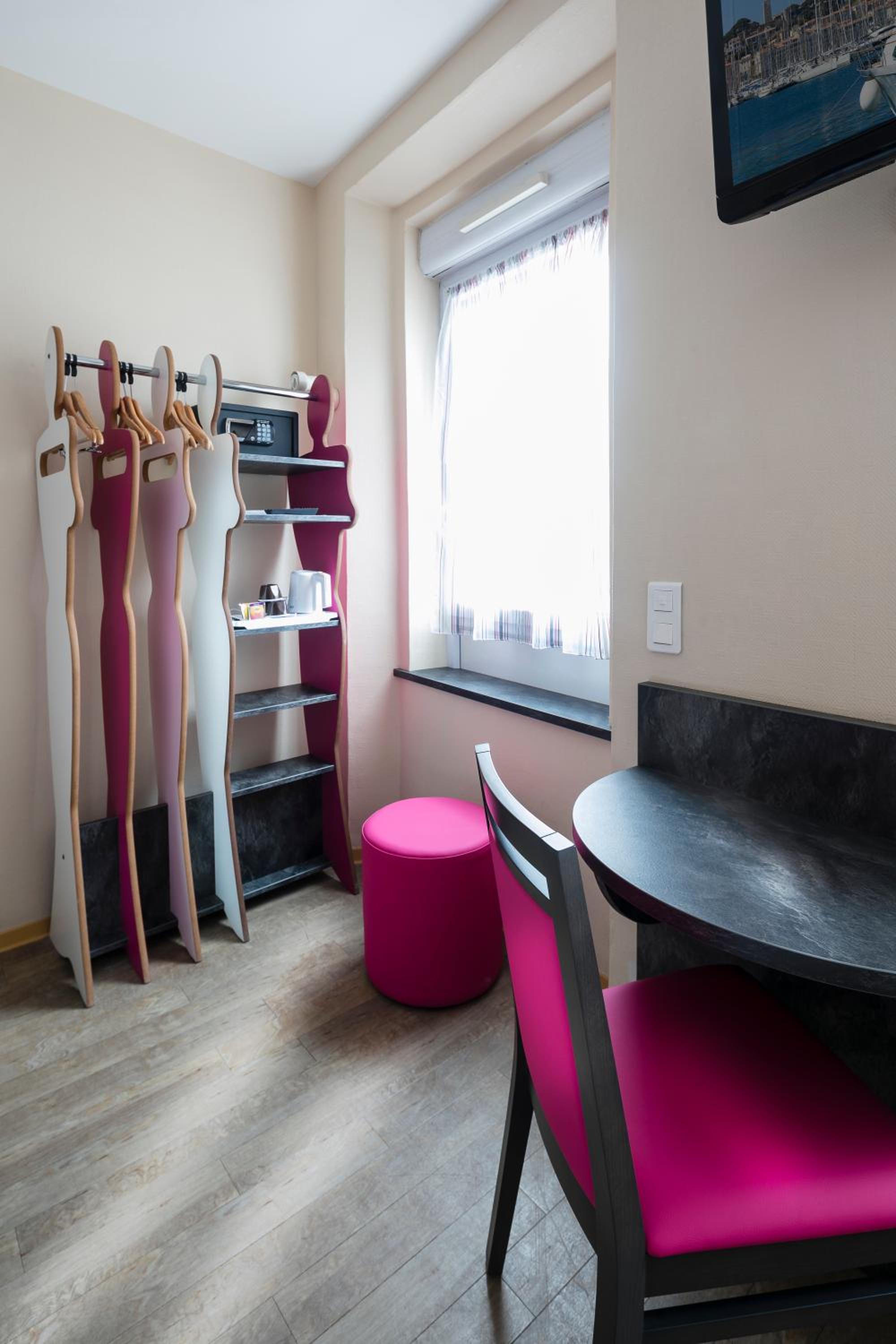 Standard Double Room - Photo 7