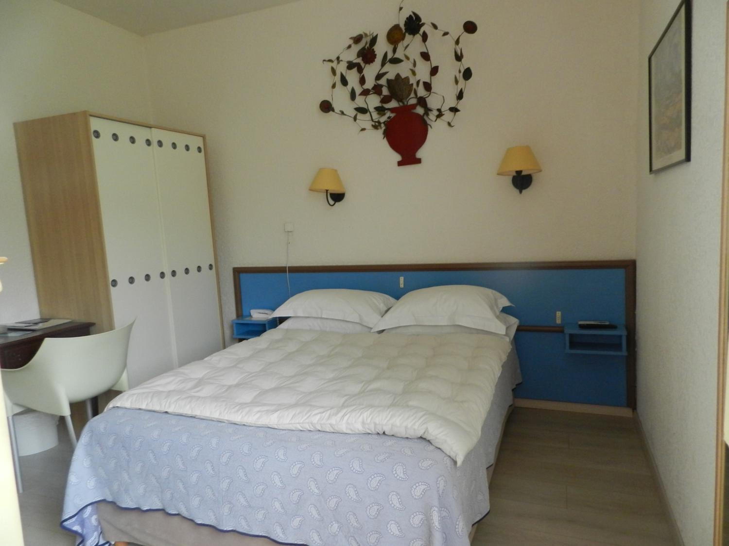 Single Room - Road Side photo 2
