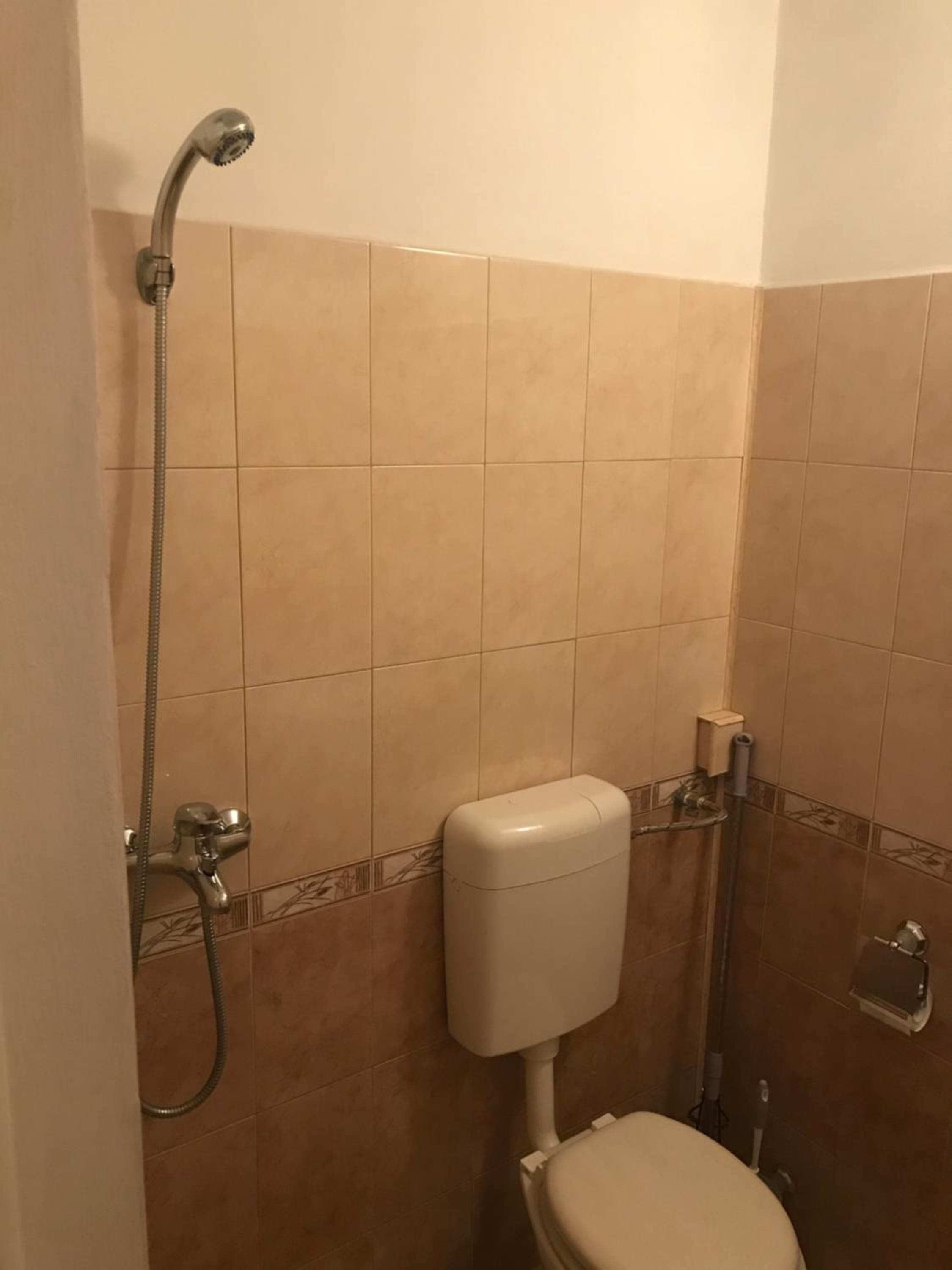 Large Double Room - Photo 2