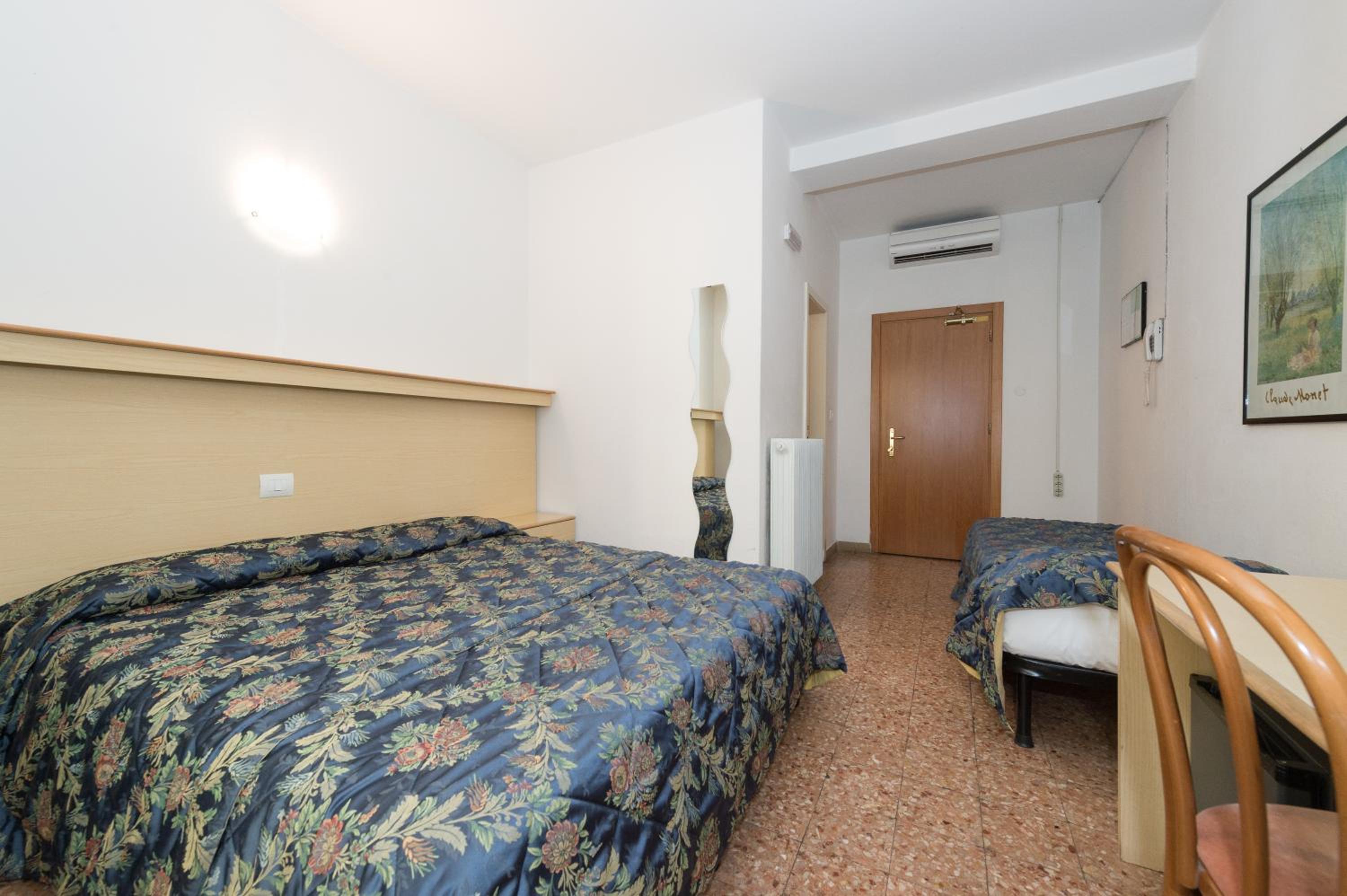 Triple Room with Balcony - Photo 2
