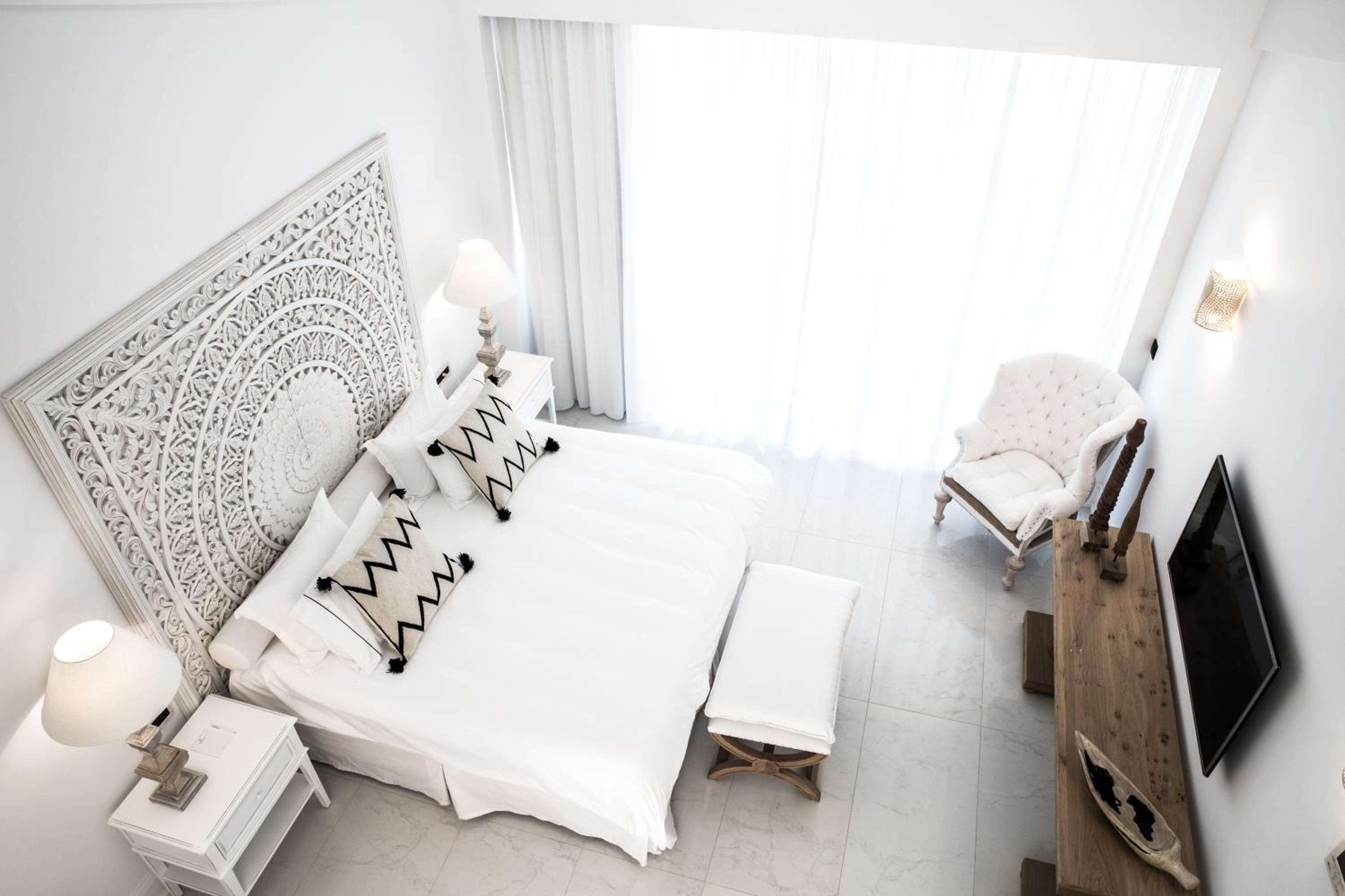 Luxury Guestroom with Private Spa Bath
