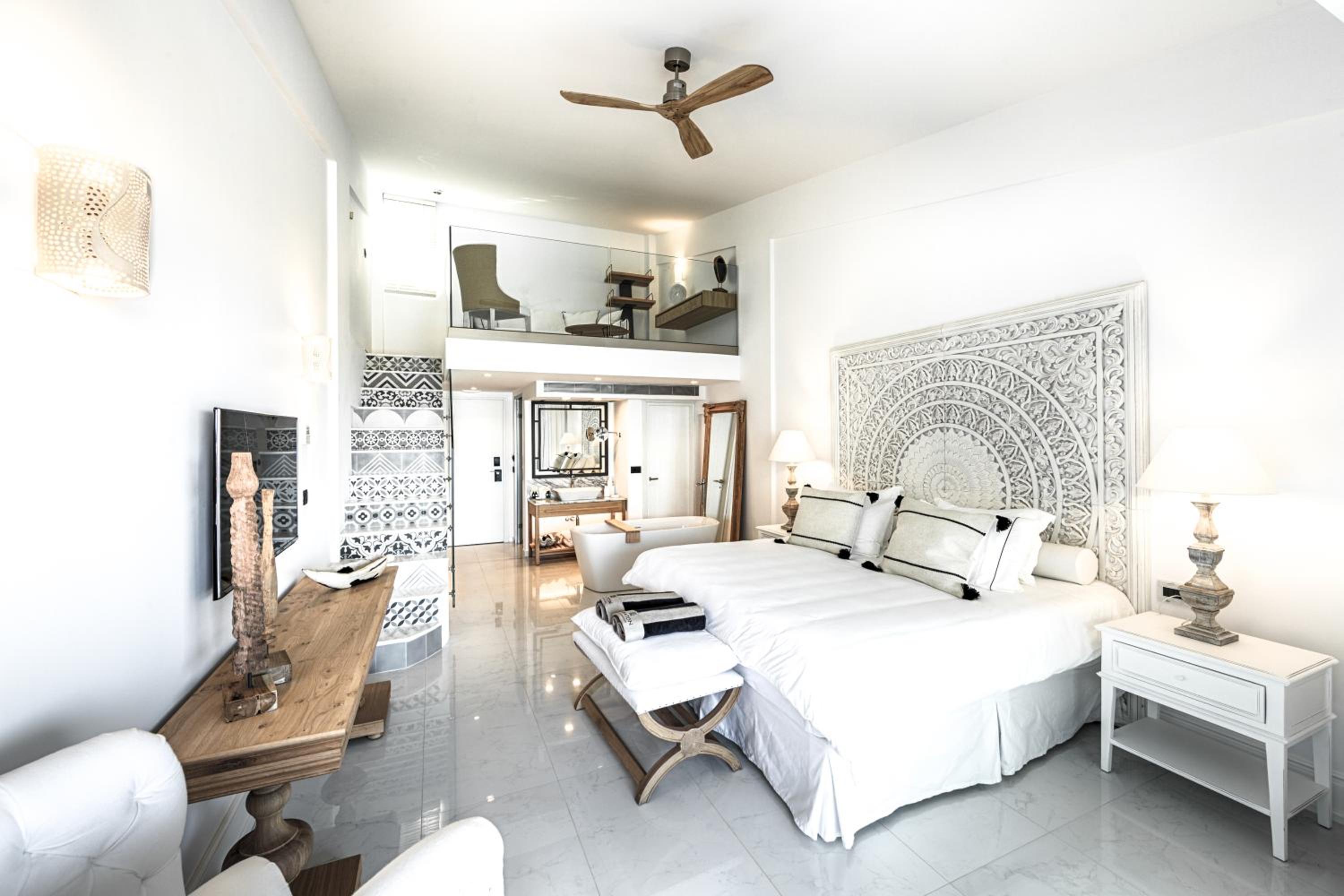 Loft Luxury Guestroom with Private Pool - Sea Front thumbnail 5