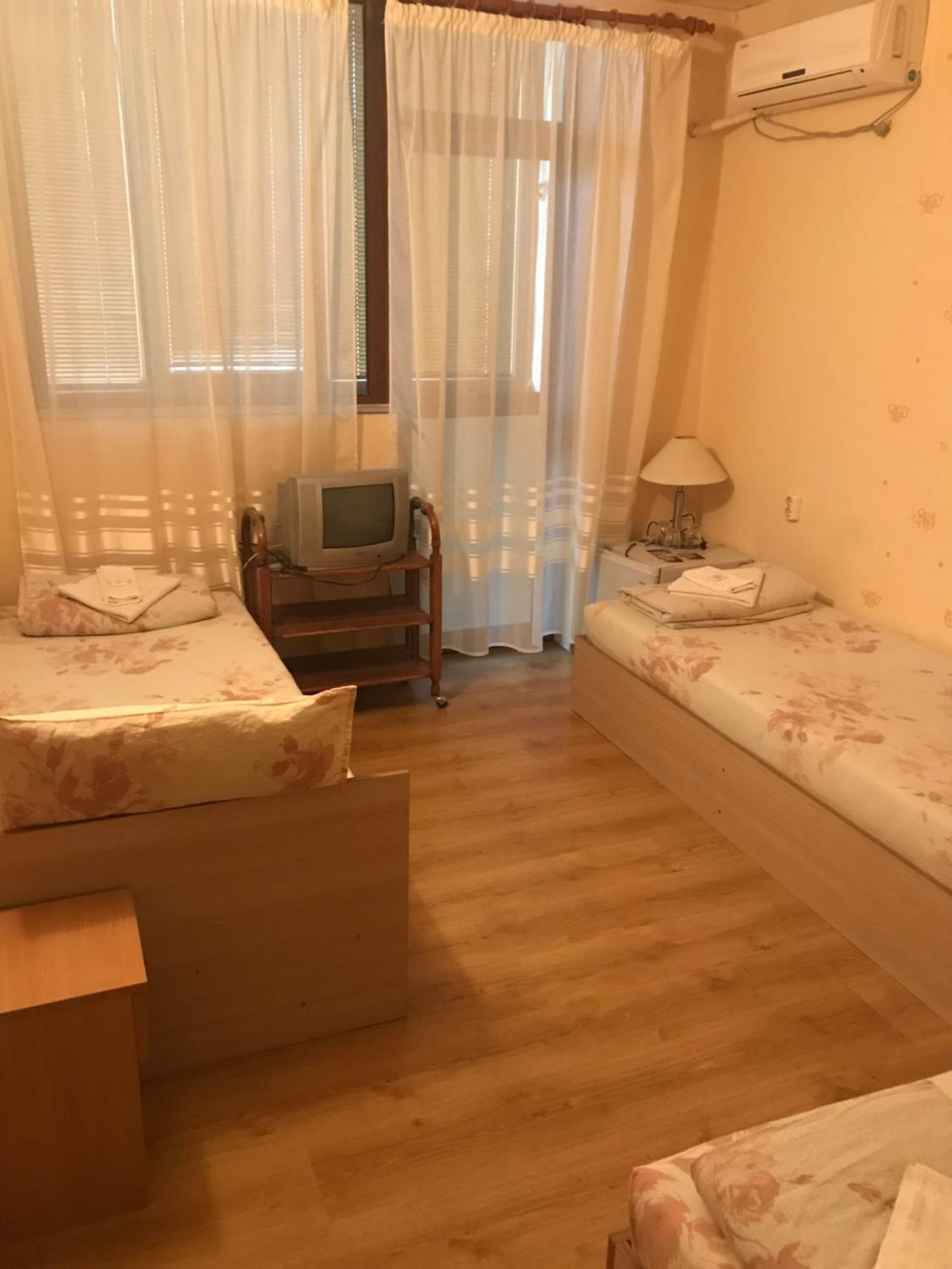 Standard Triple Room - Photo 1