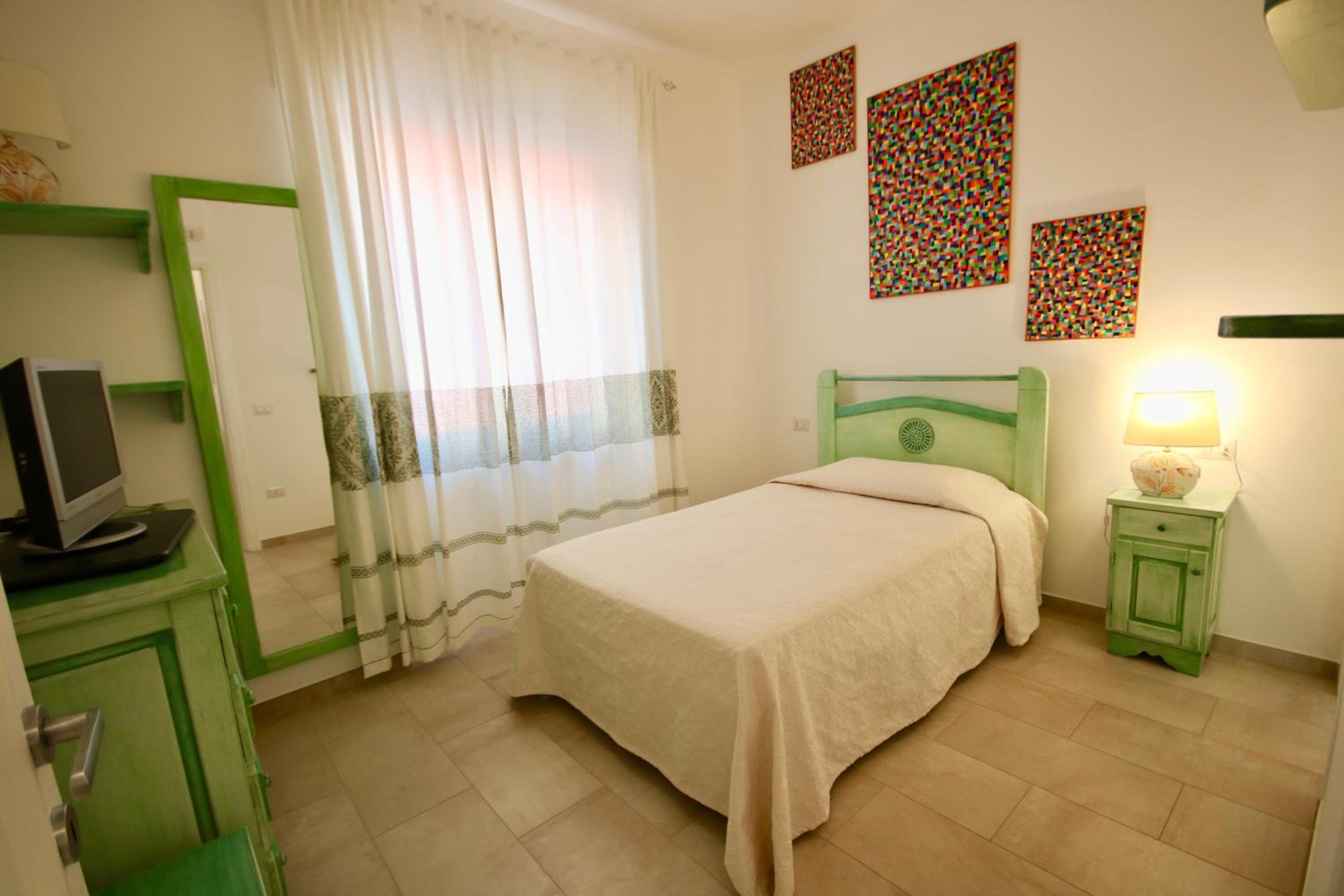 Standard King Room photo 1