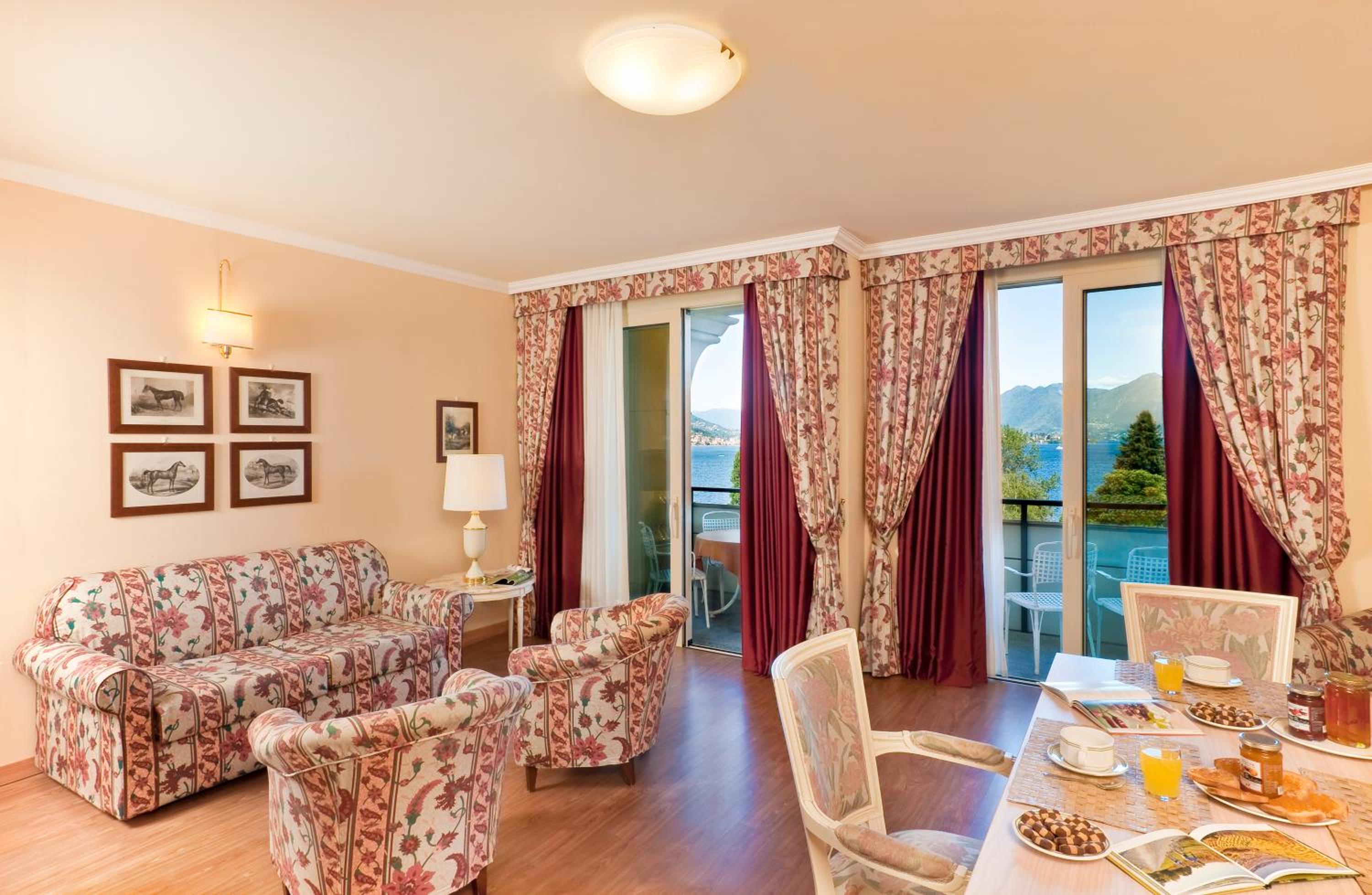 Three-Bedroom Apartment with Lake View