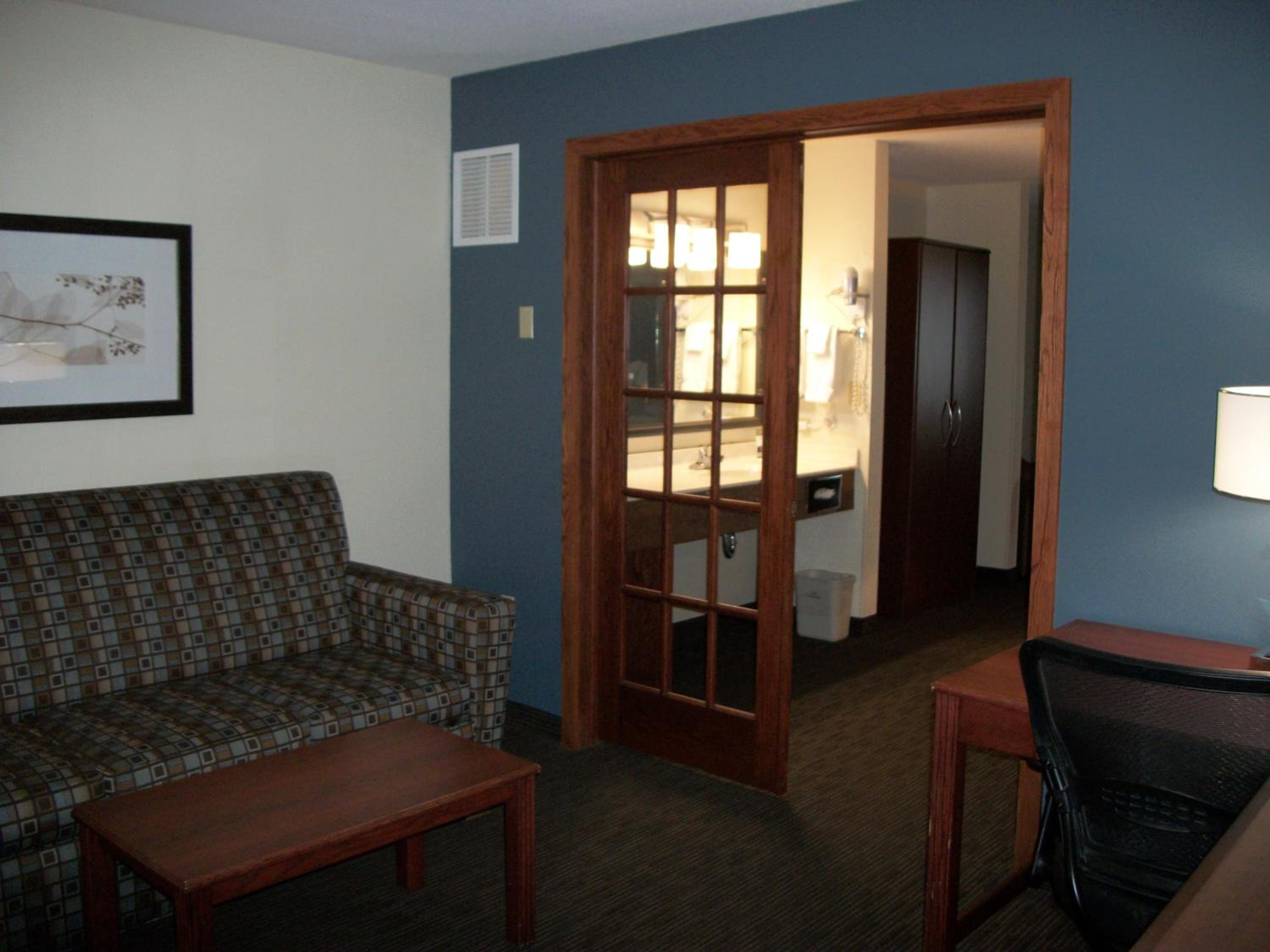 Deluxe King Suite - Non-Smoking