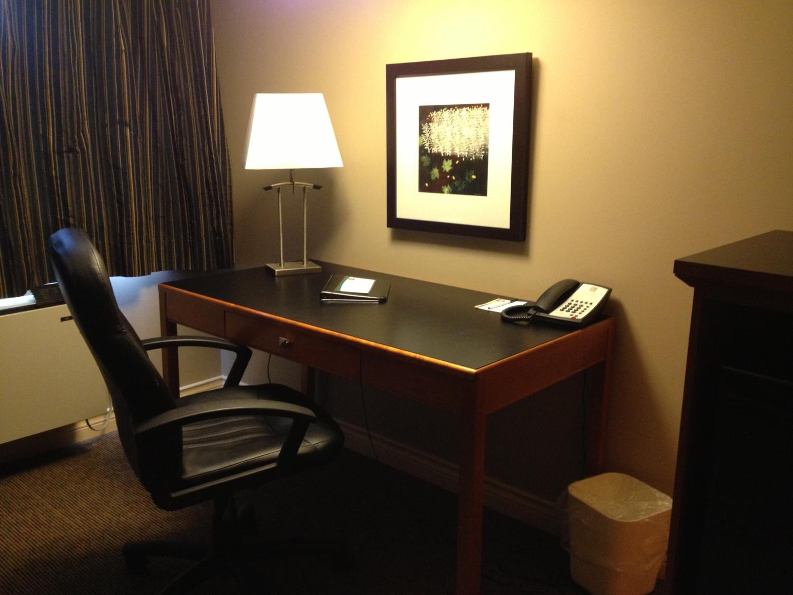 Executive King Room - Non-Smoking - Photo 4