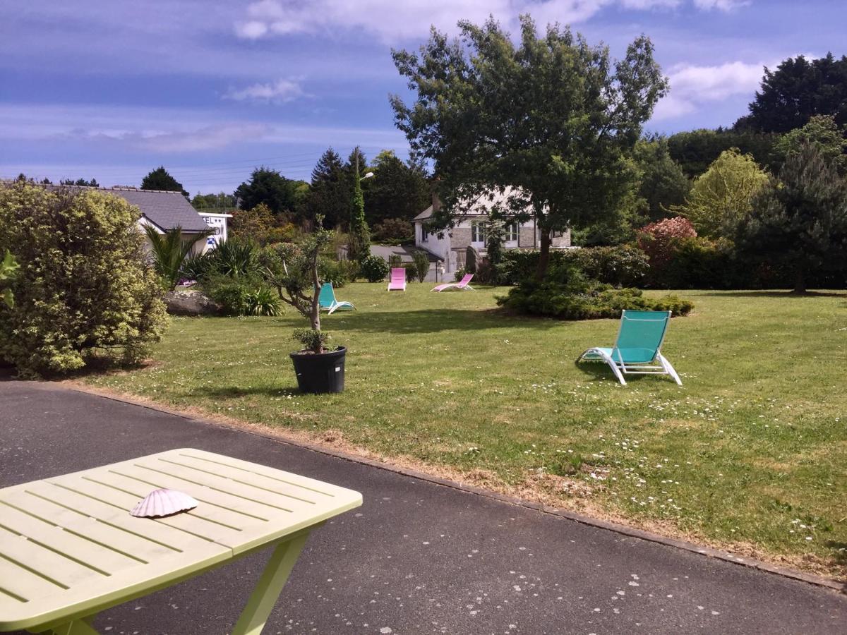 Family Room with Garden View - Photo 7