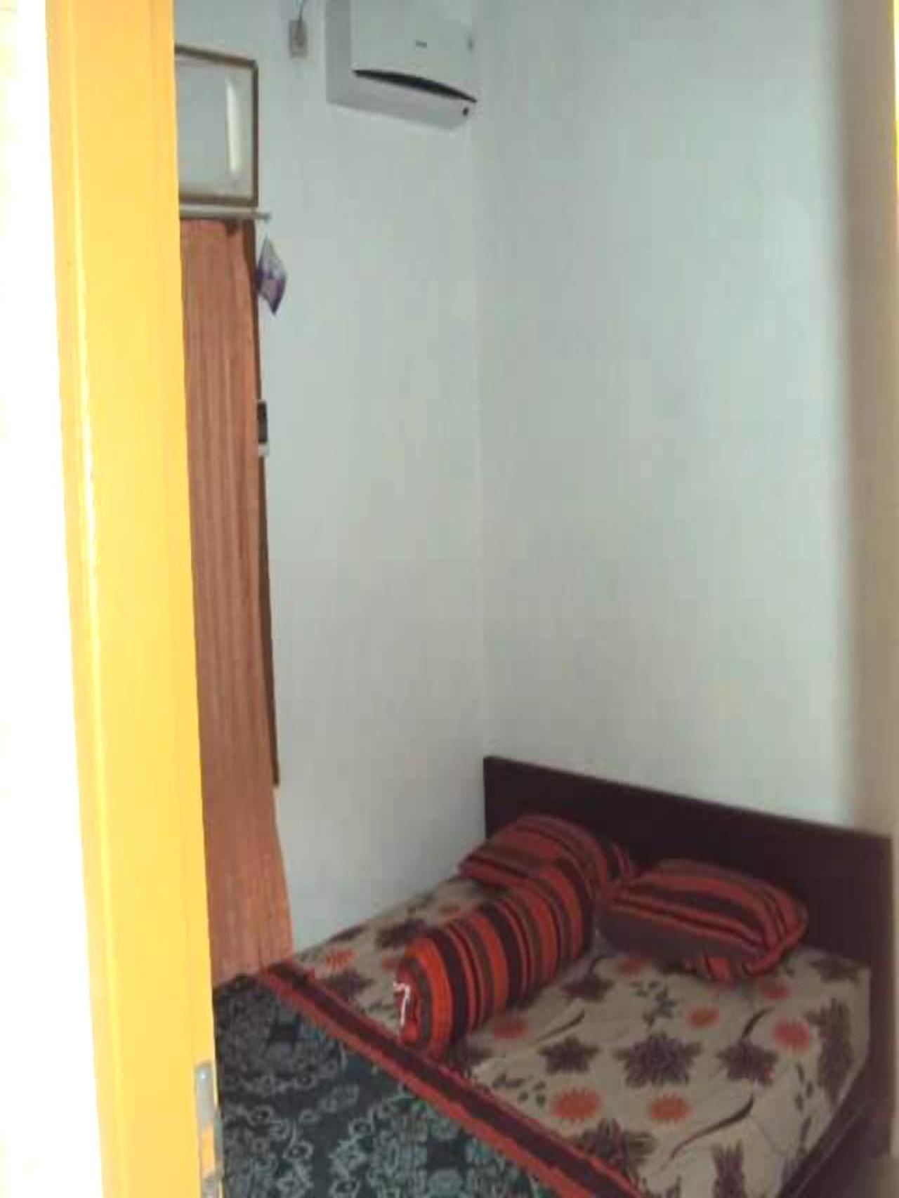 Family Room with Private Bathroom - Photo 2