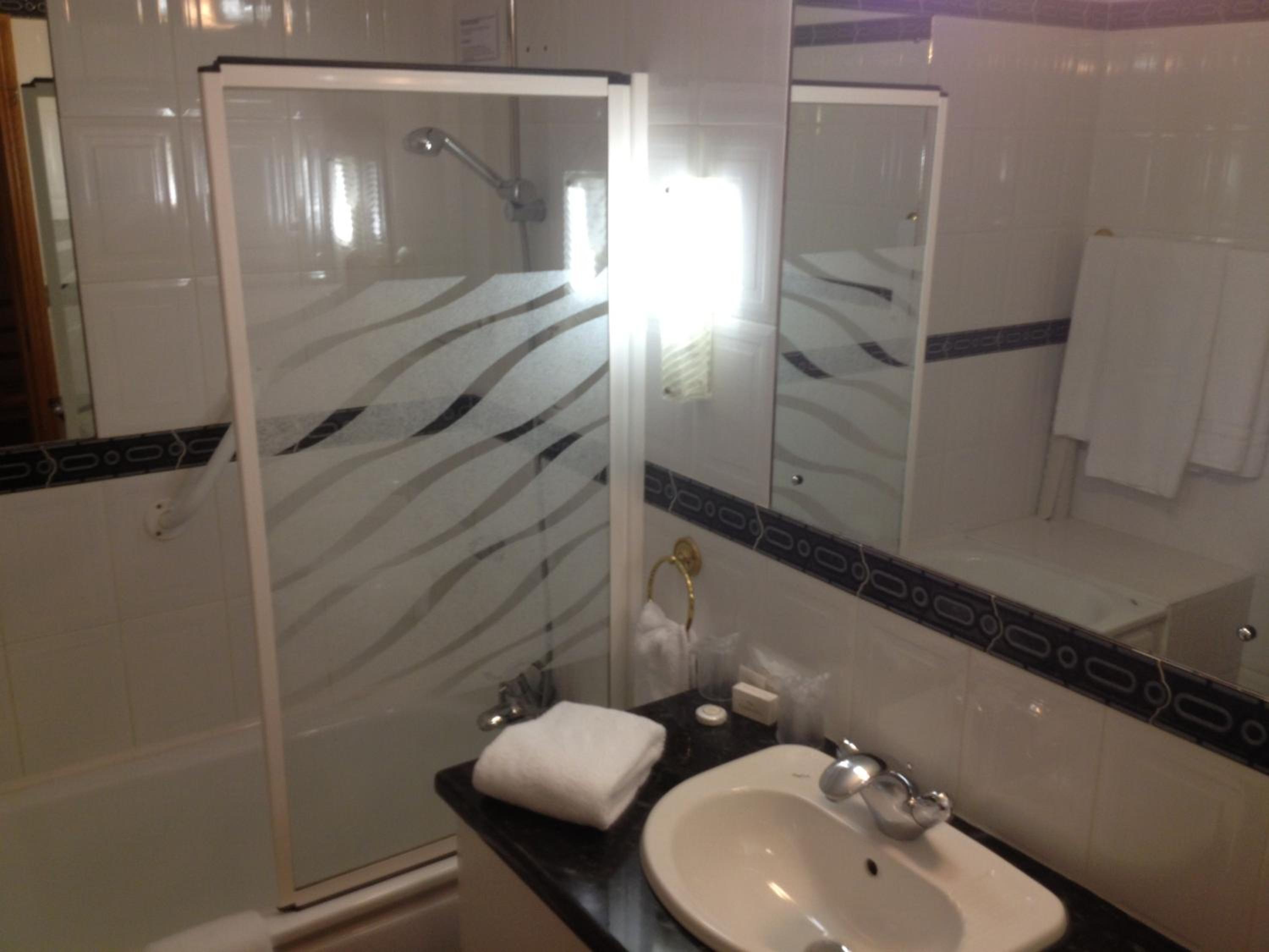 Deluxe Double or Twin Room - Photo 2