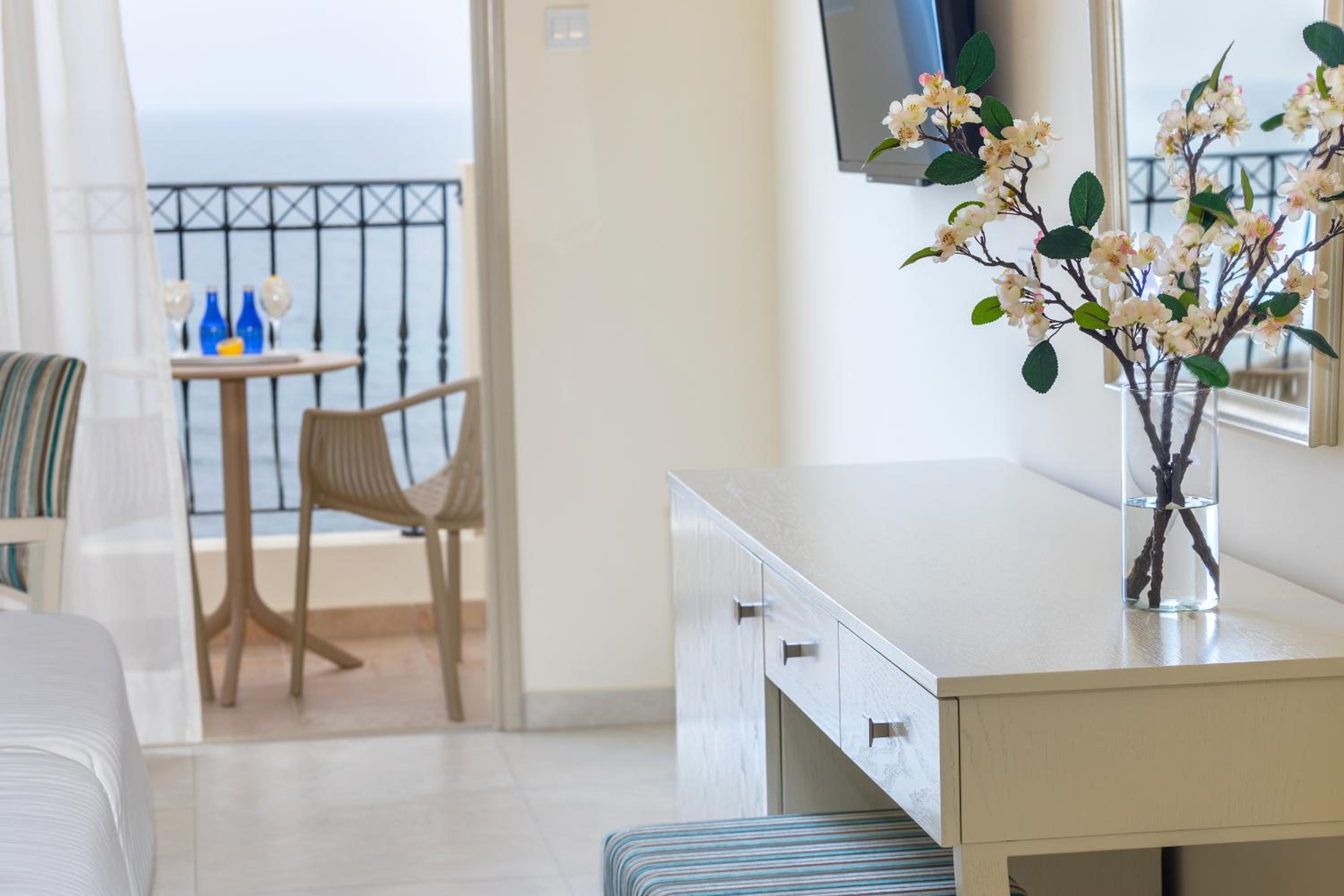 Superior Double or Twin Room with Sea View - Photo 5