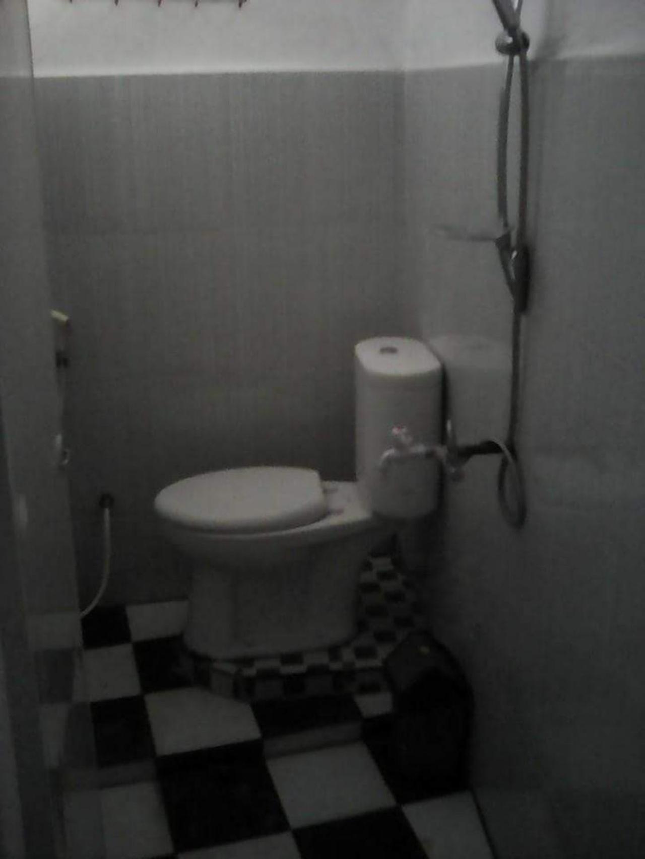 Family Room with Private Bathroom - Photo 3