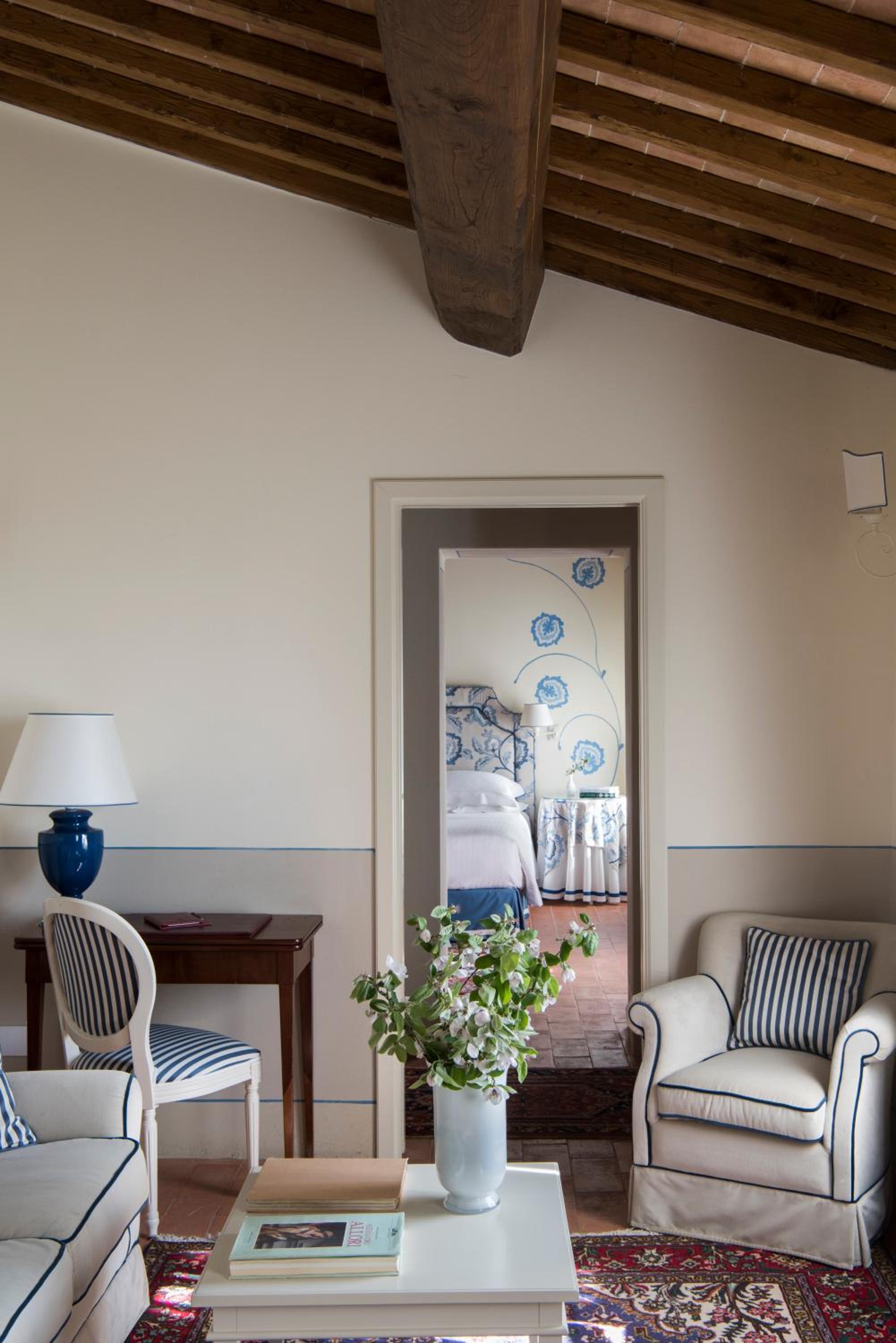 Suite - Photo 3