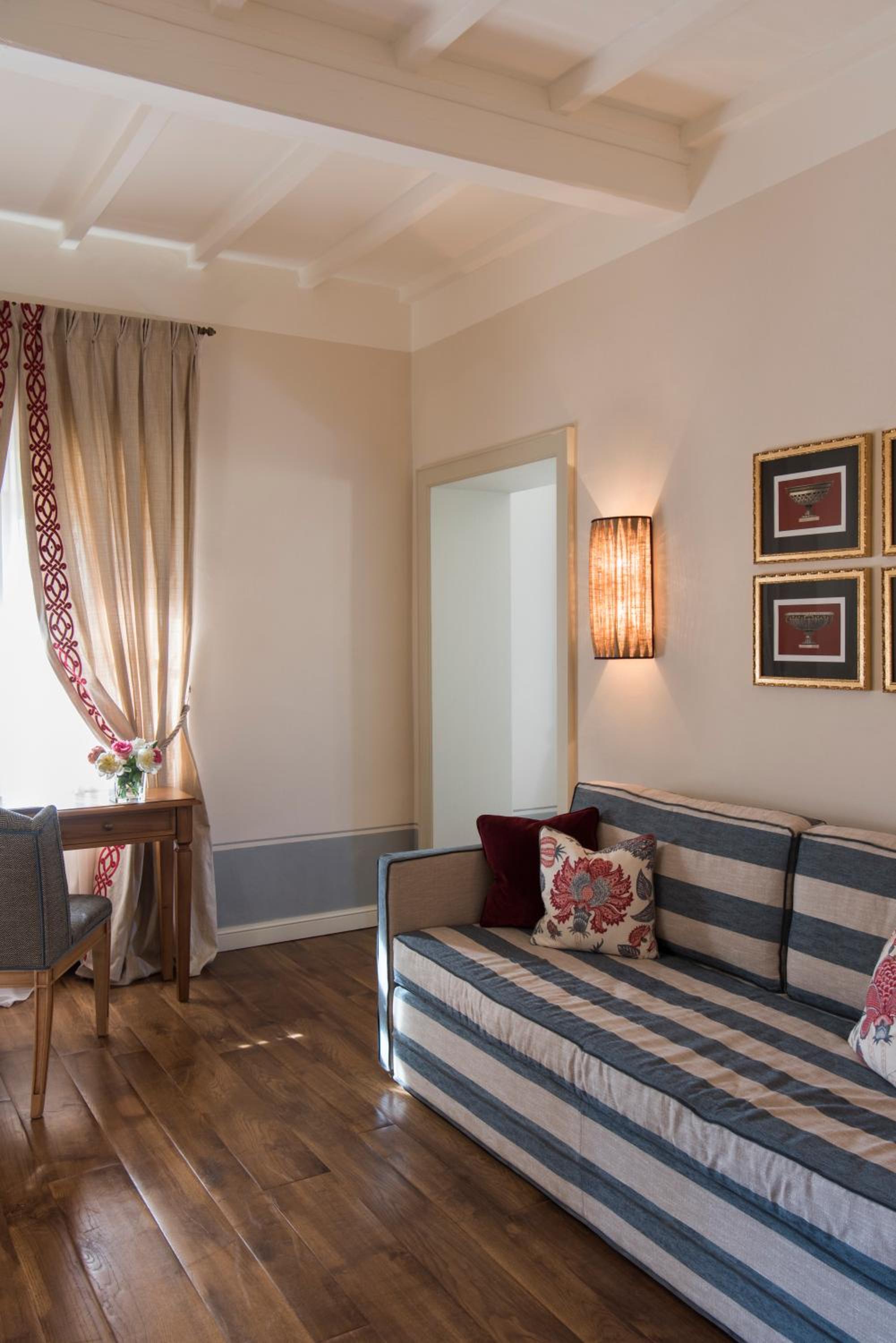 Suite - Photo 7