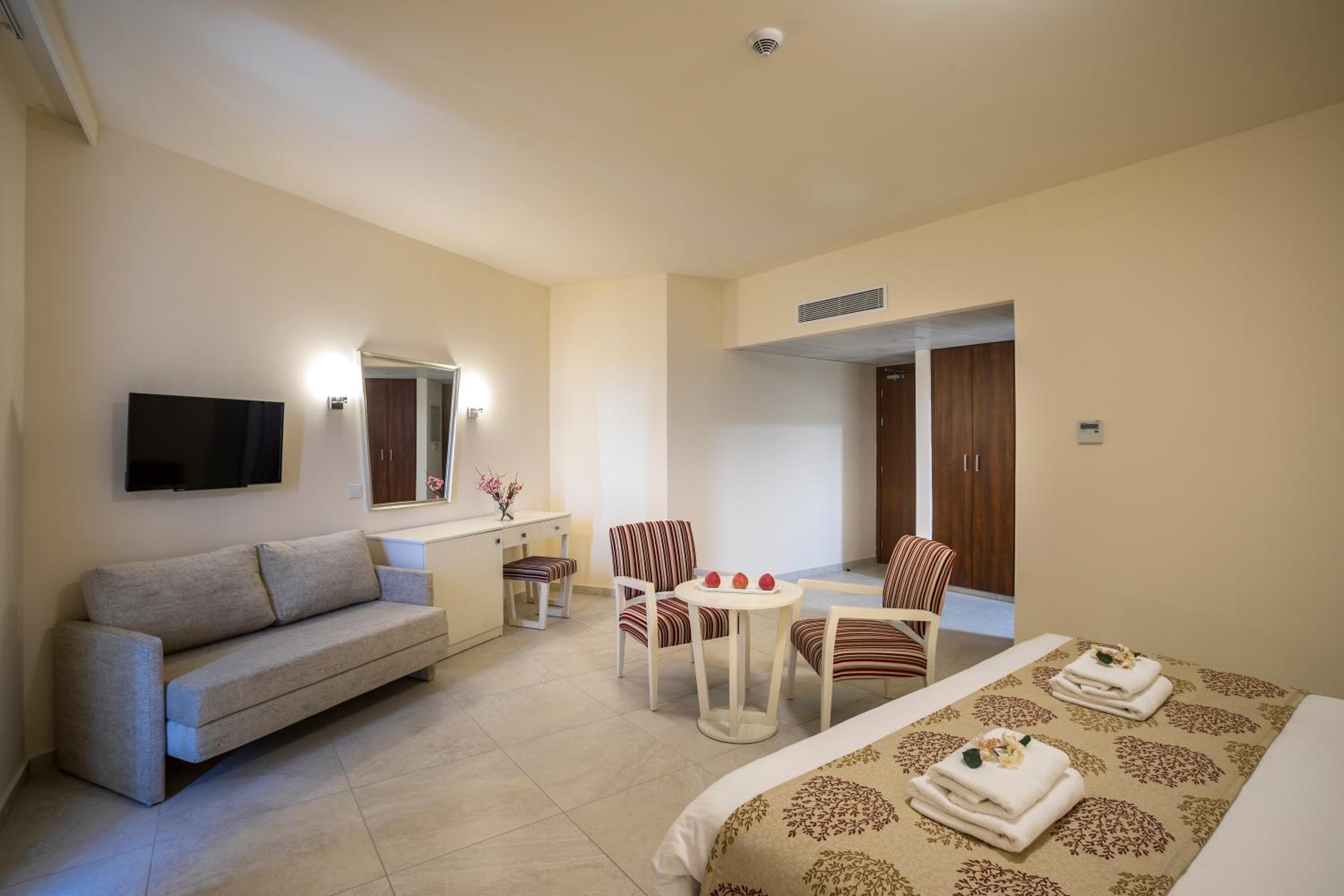Deluxe Double Room with Sea View - Photo 4