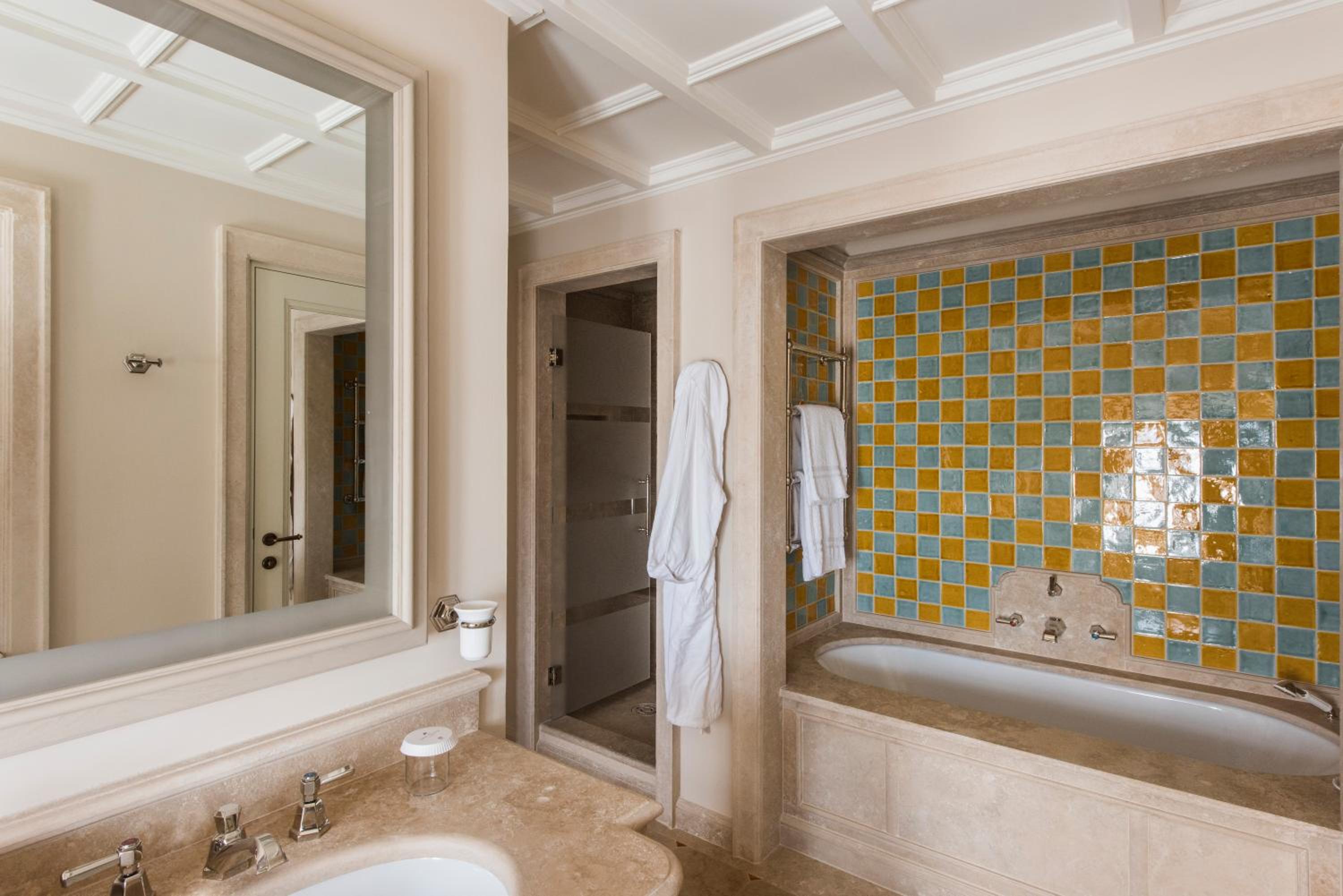 Suite - Photo 2