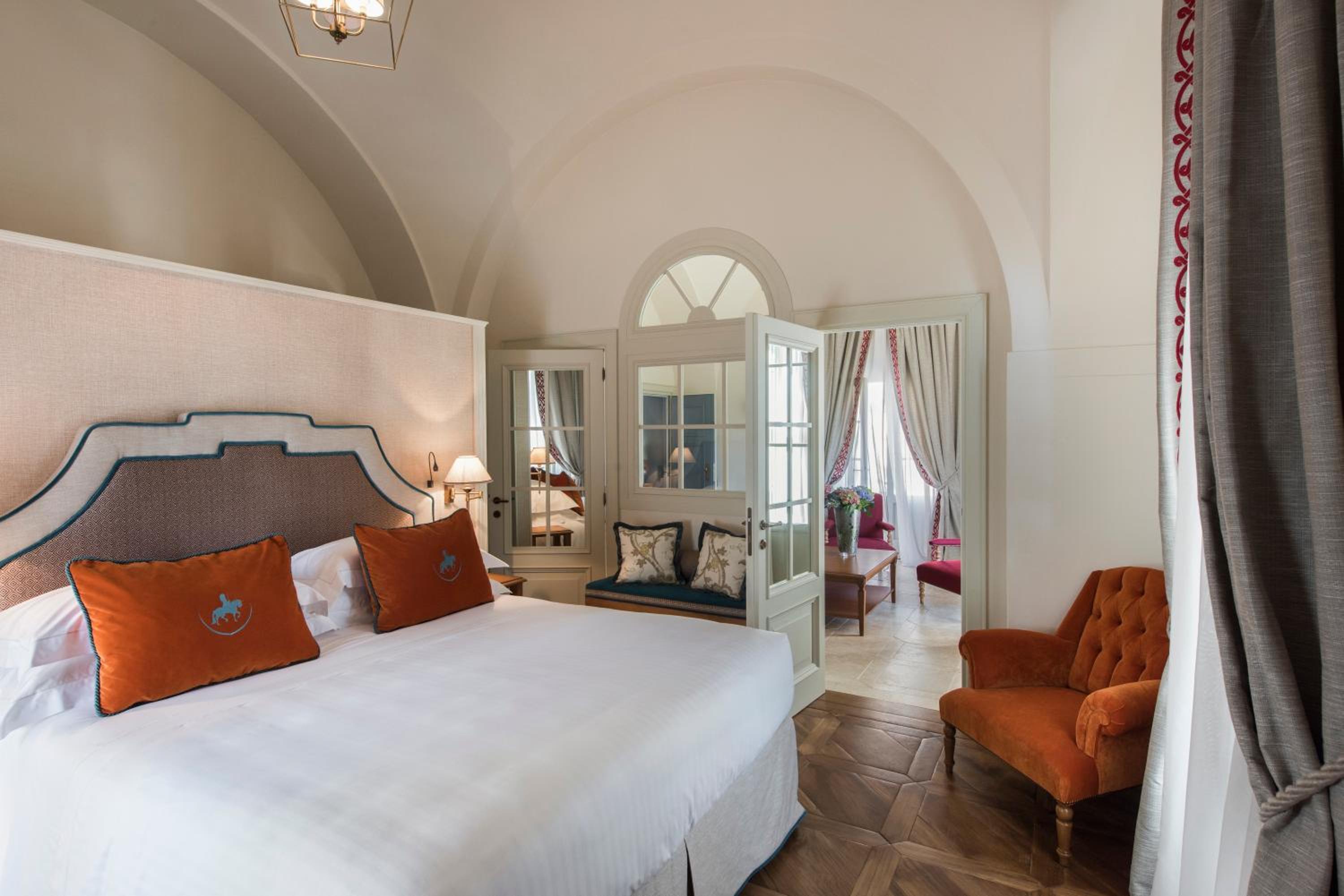 Suite - Photo 5