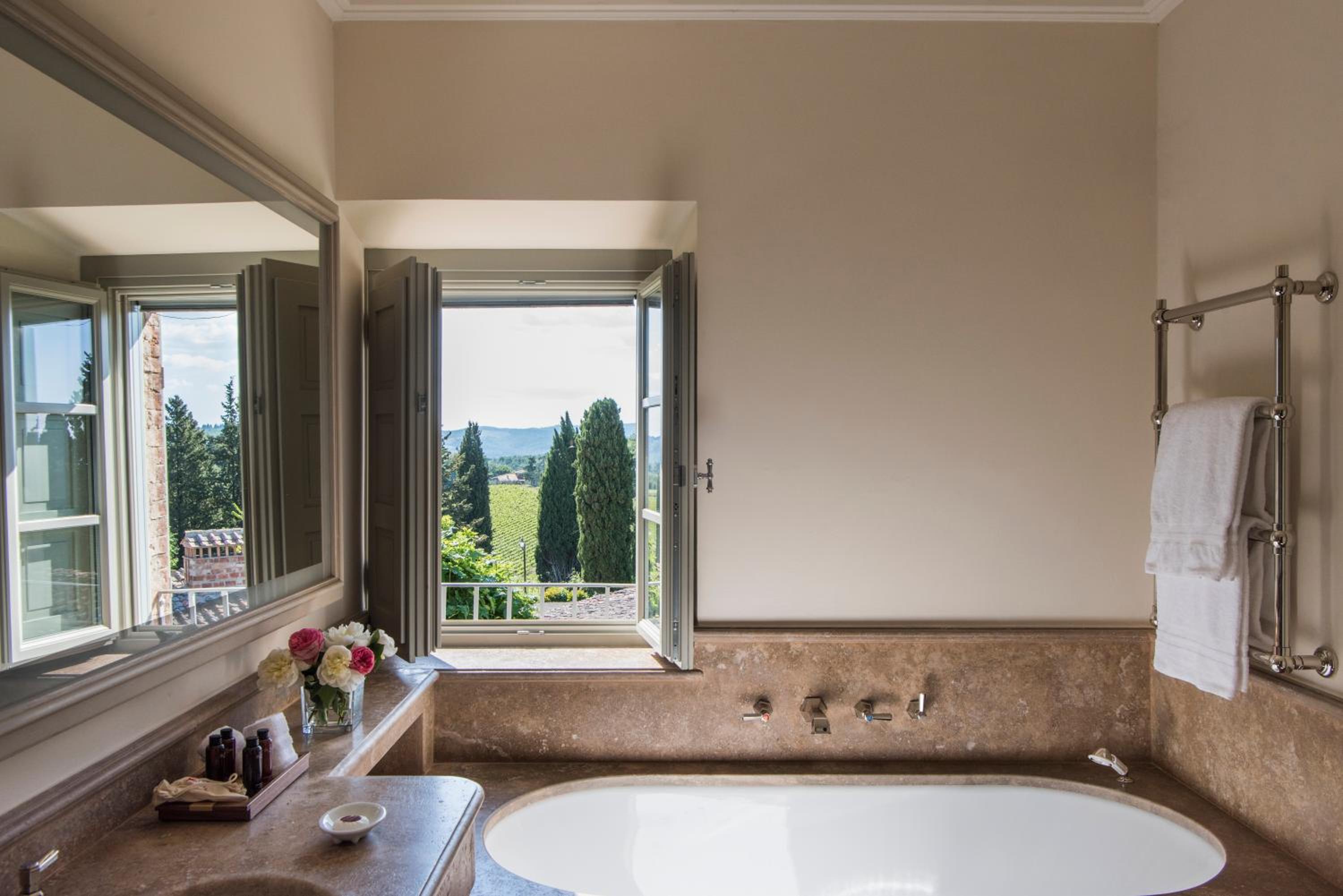 Suite - Photo 11