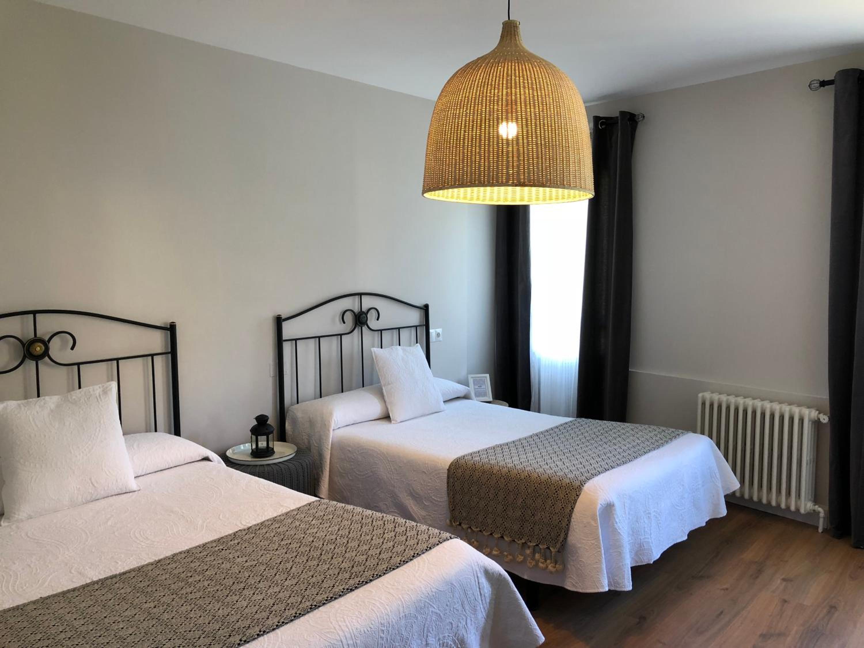 Double Room with Two Double Beds - Photo 3