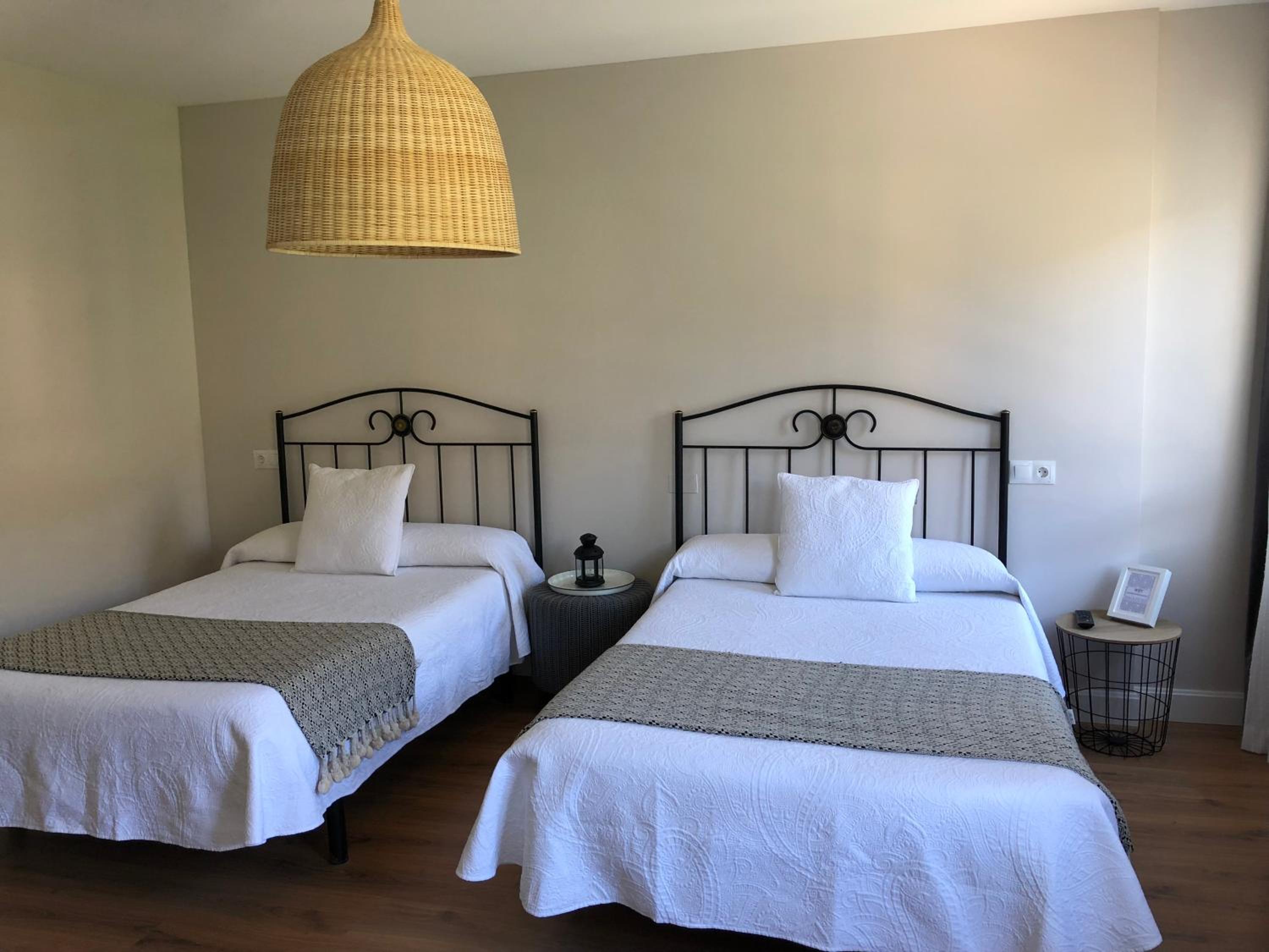 Double Room with Two Double Beds - Photo 5