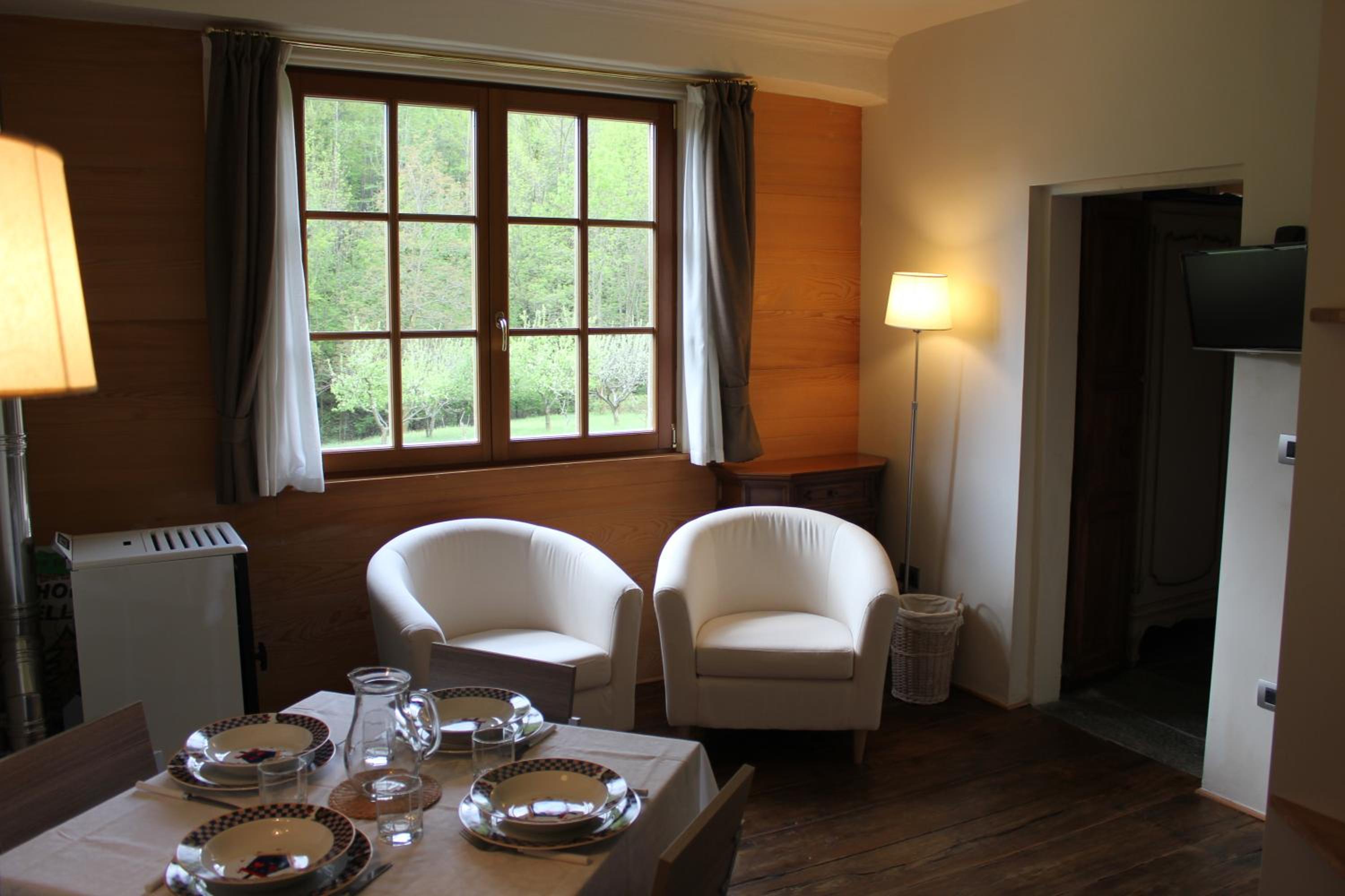 Apartment with Mountain View - Photo 3