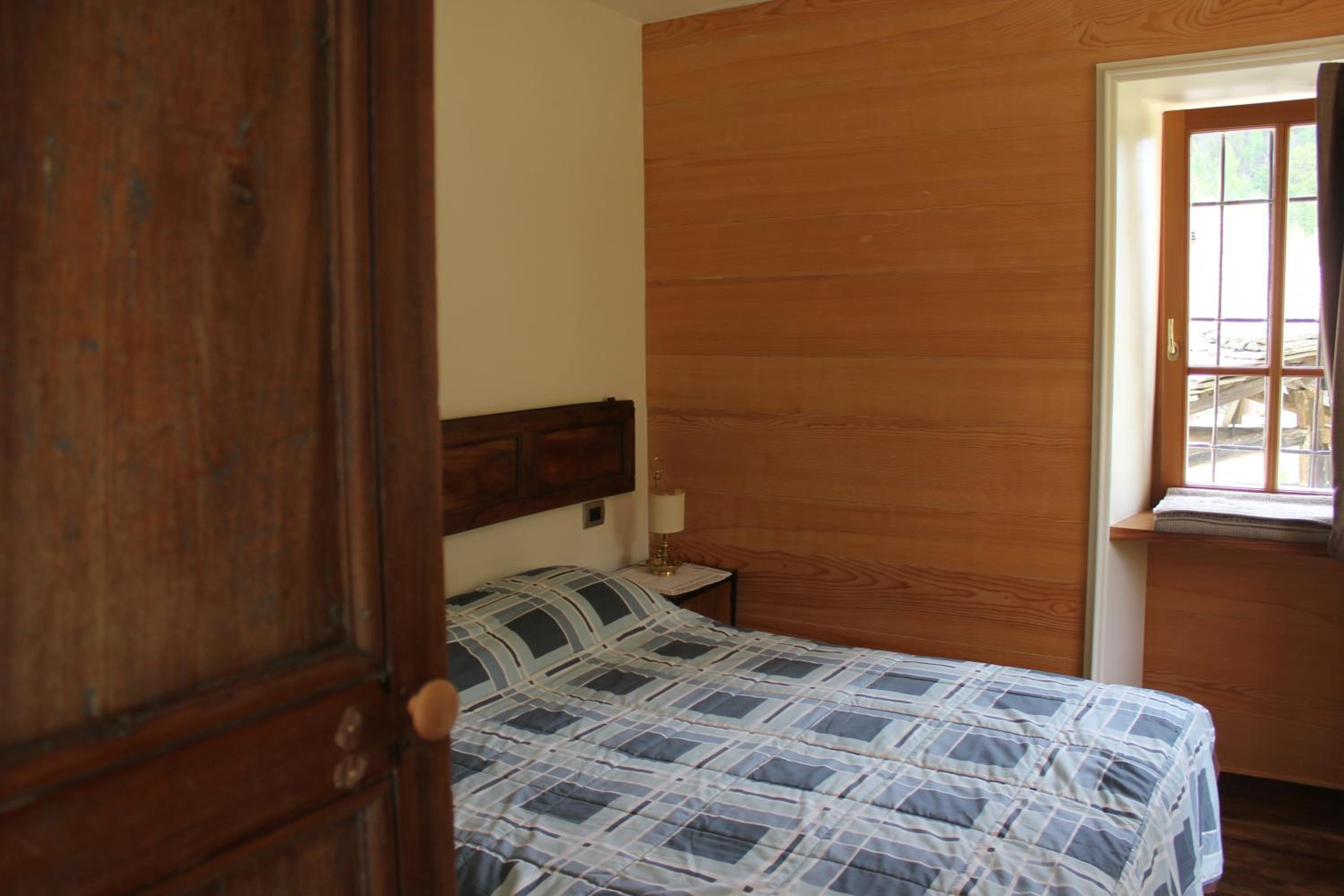 Apartment with Mountain View - Photo 2