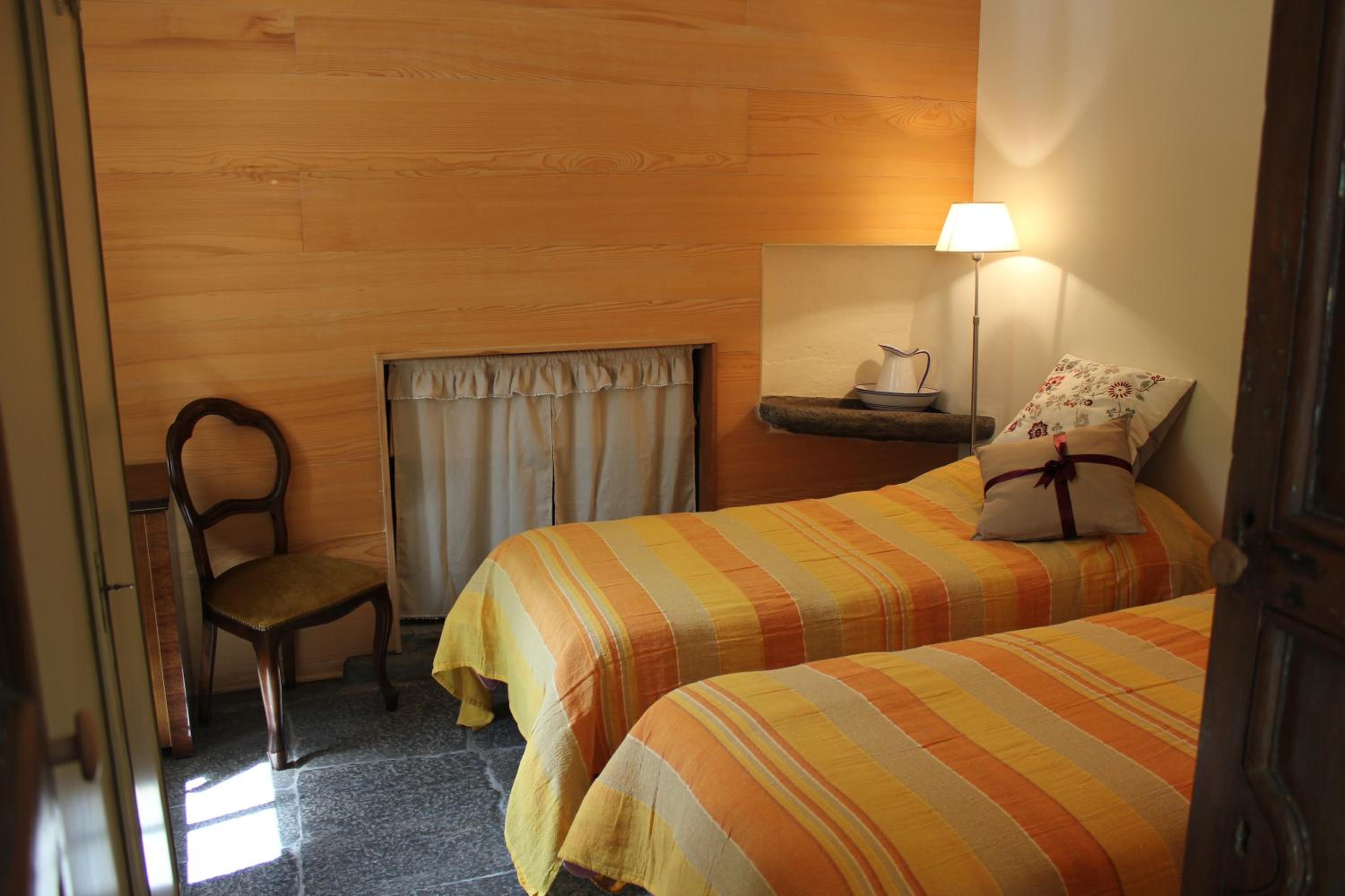 Apartment with Mountain View - Photo 1