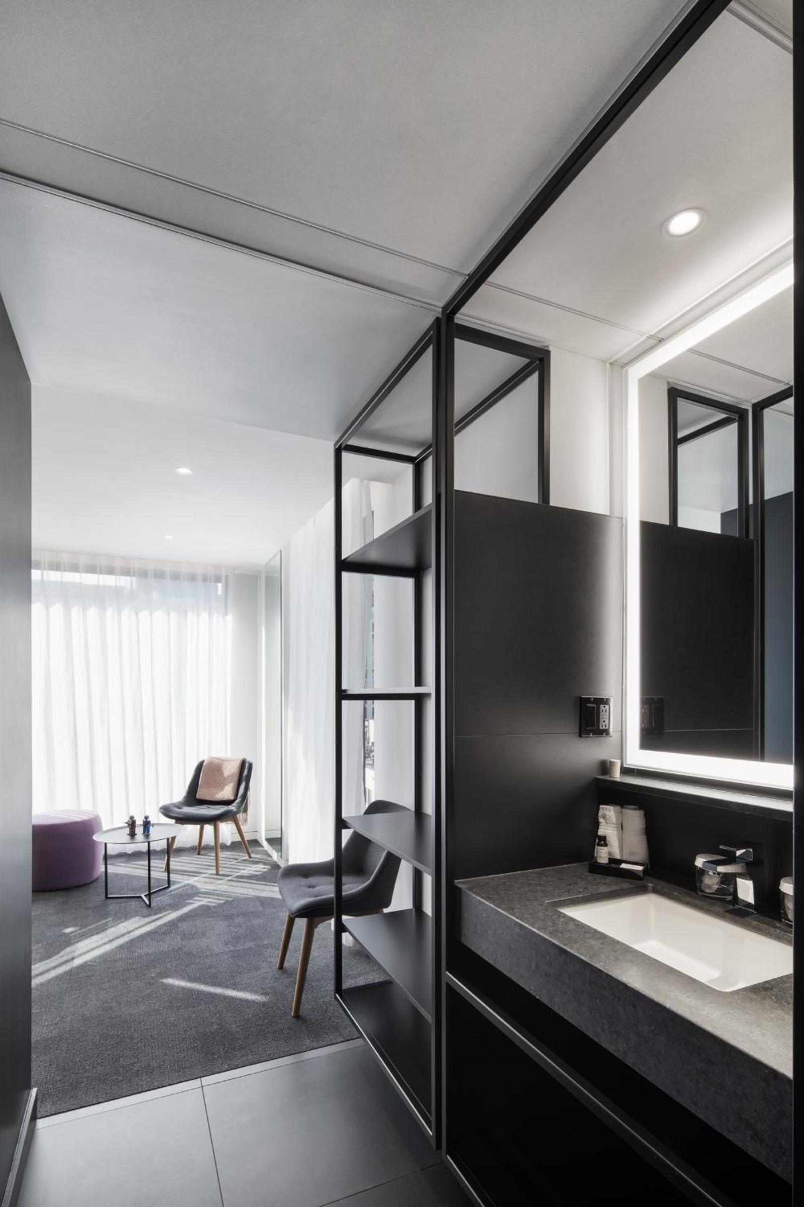 Corner Suite thumbnail 6