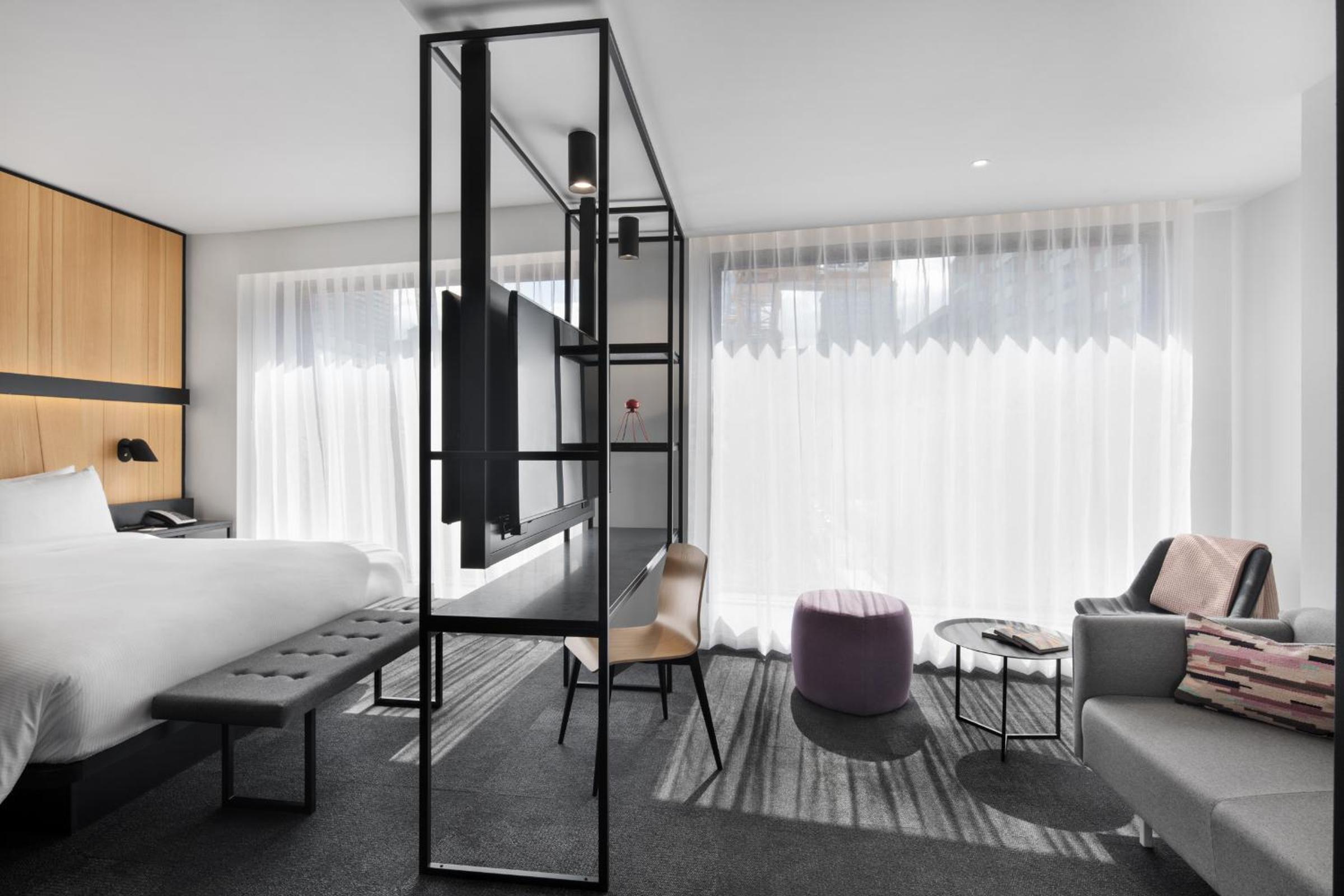 Corner Suite thumbnail 5