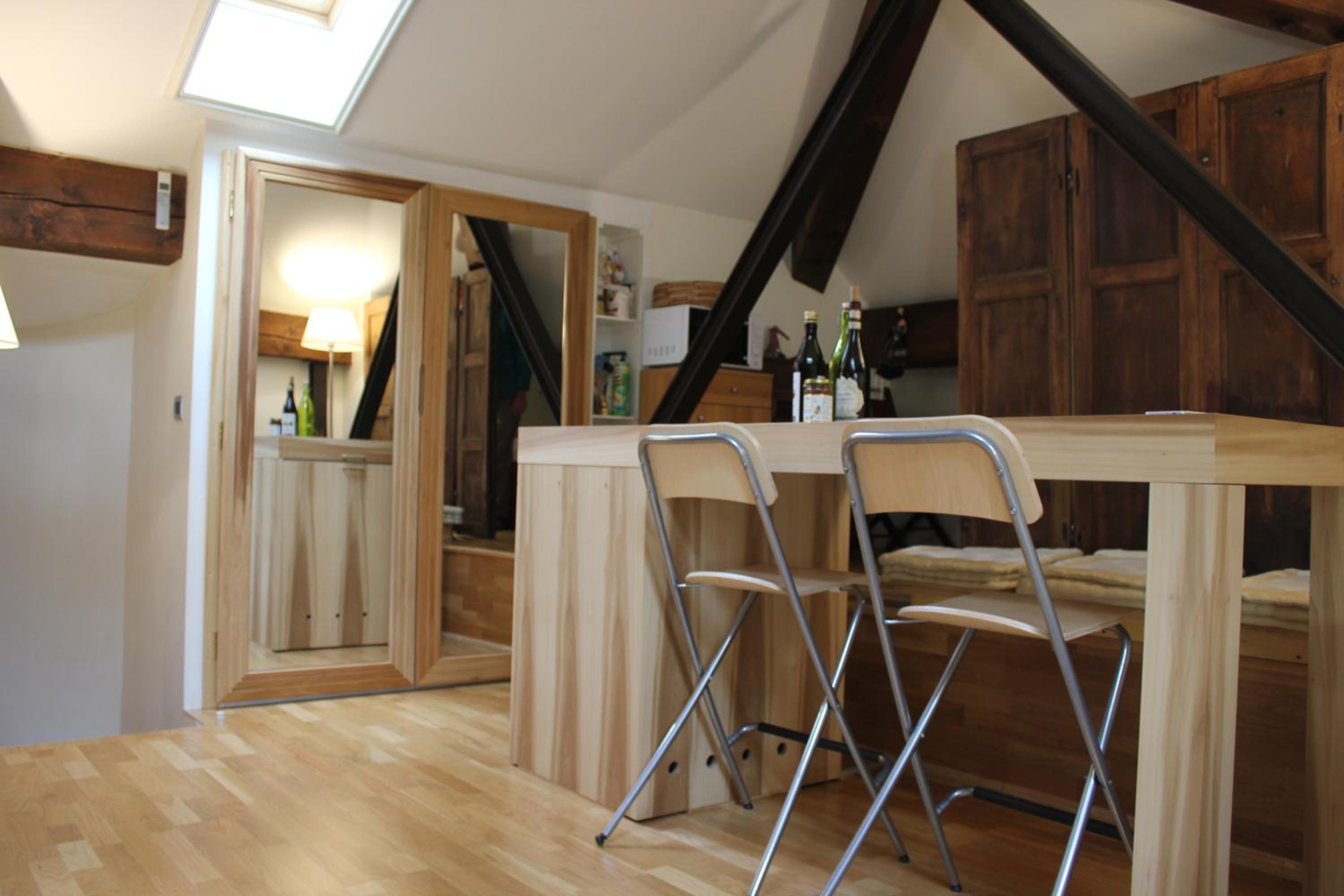 Apartment - Split Level - Photo 2