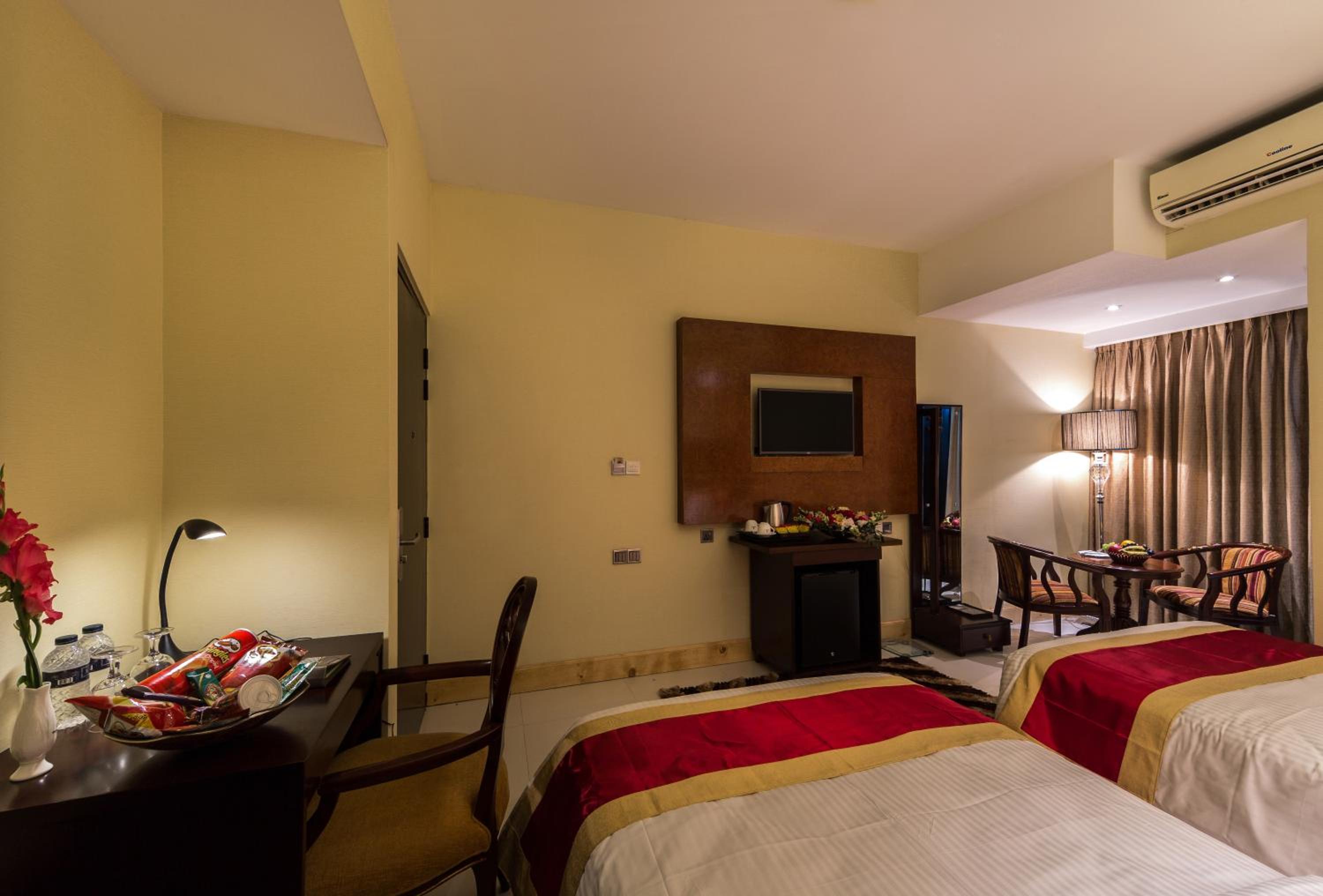 Deluxe Twin Room photo 2