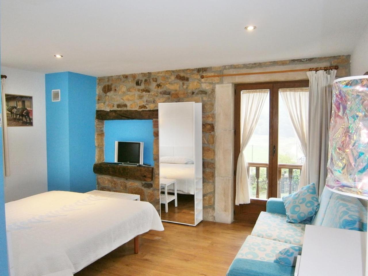 Quadruple Room with Garden View - Photo 8