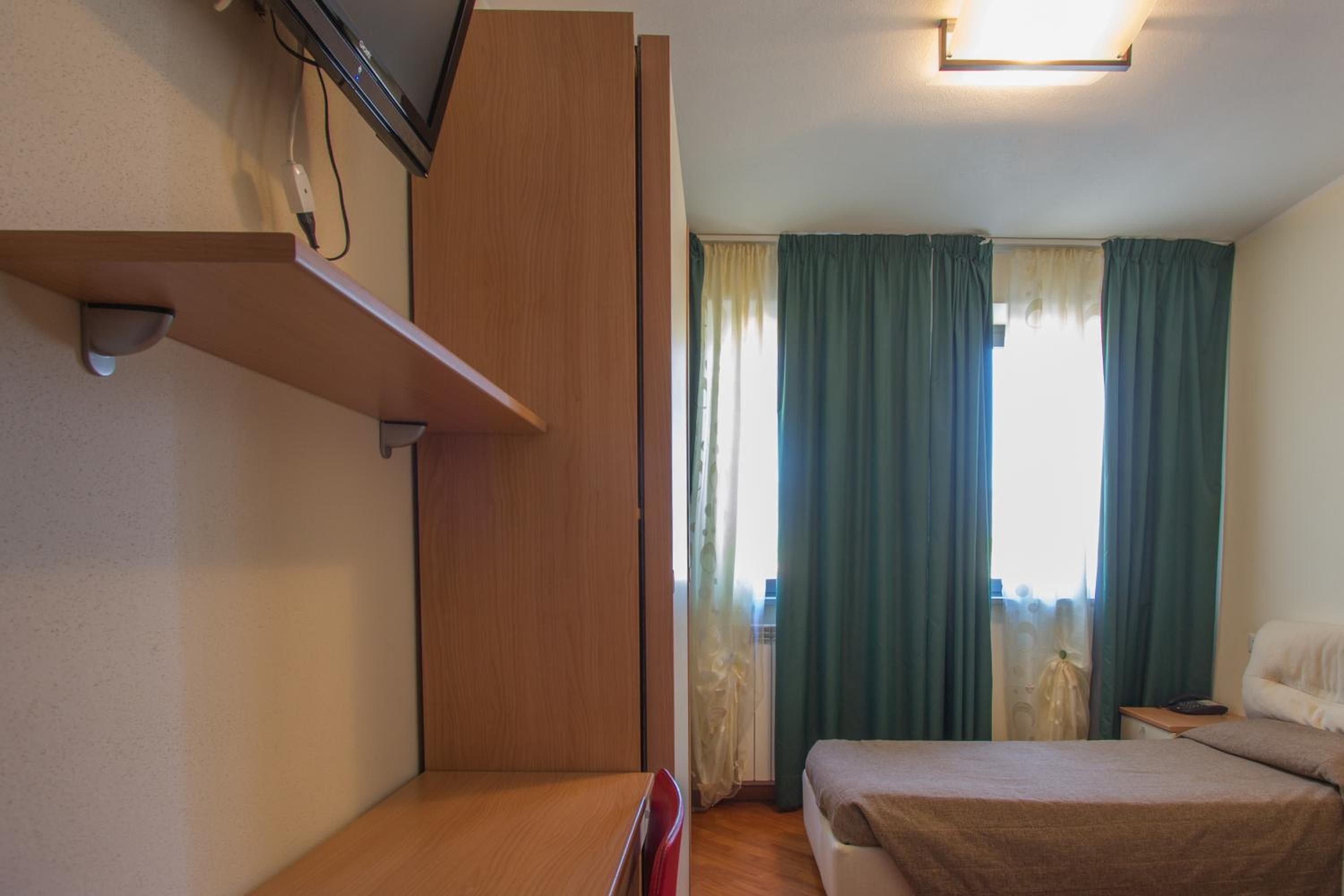 Deluxe Double or Twin Room photo 1