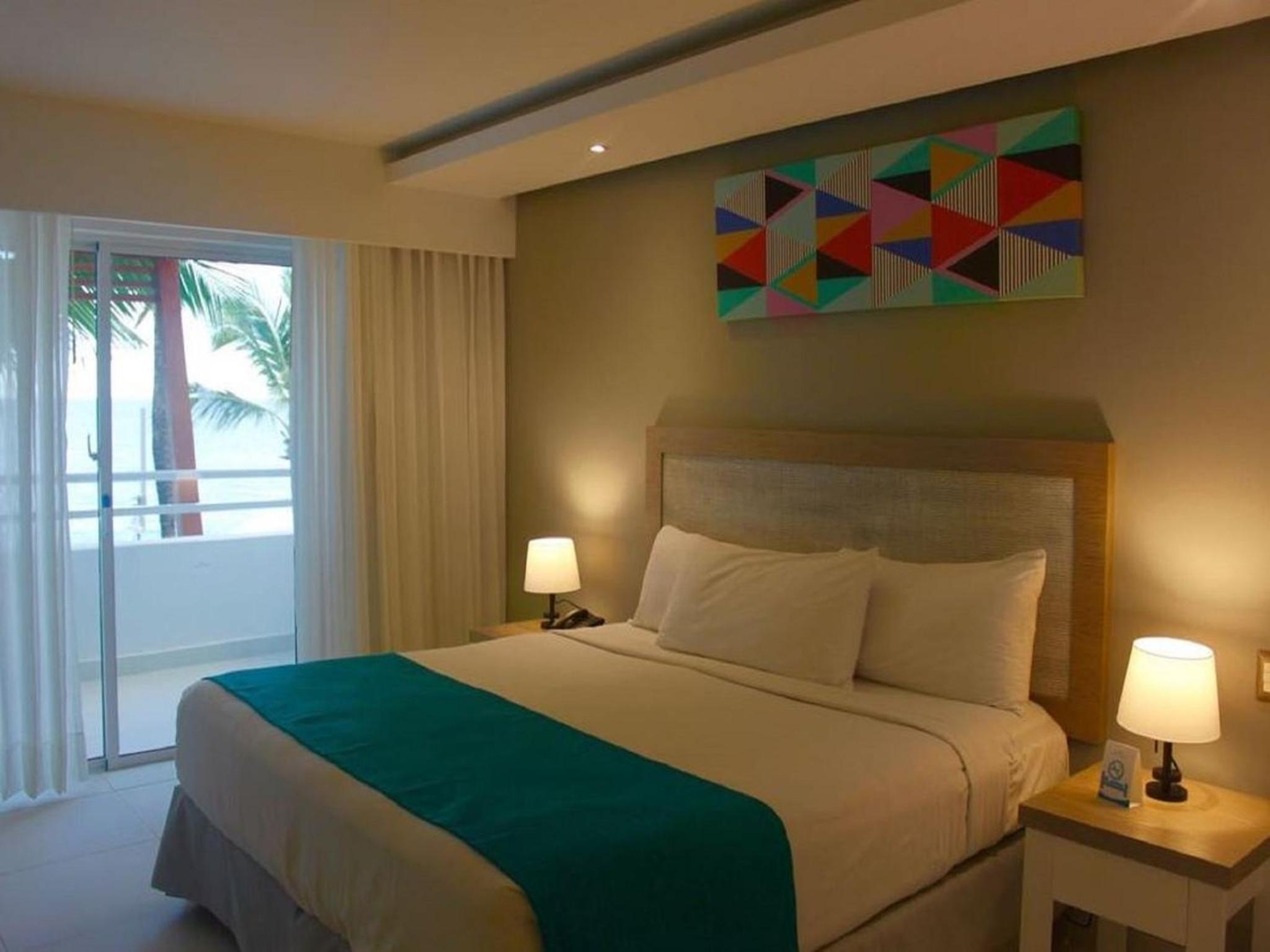 Deluxe Ocean View - Photo 2