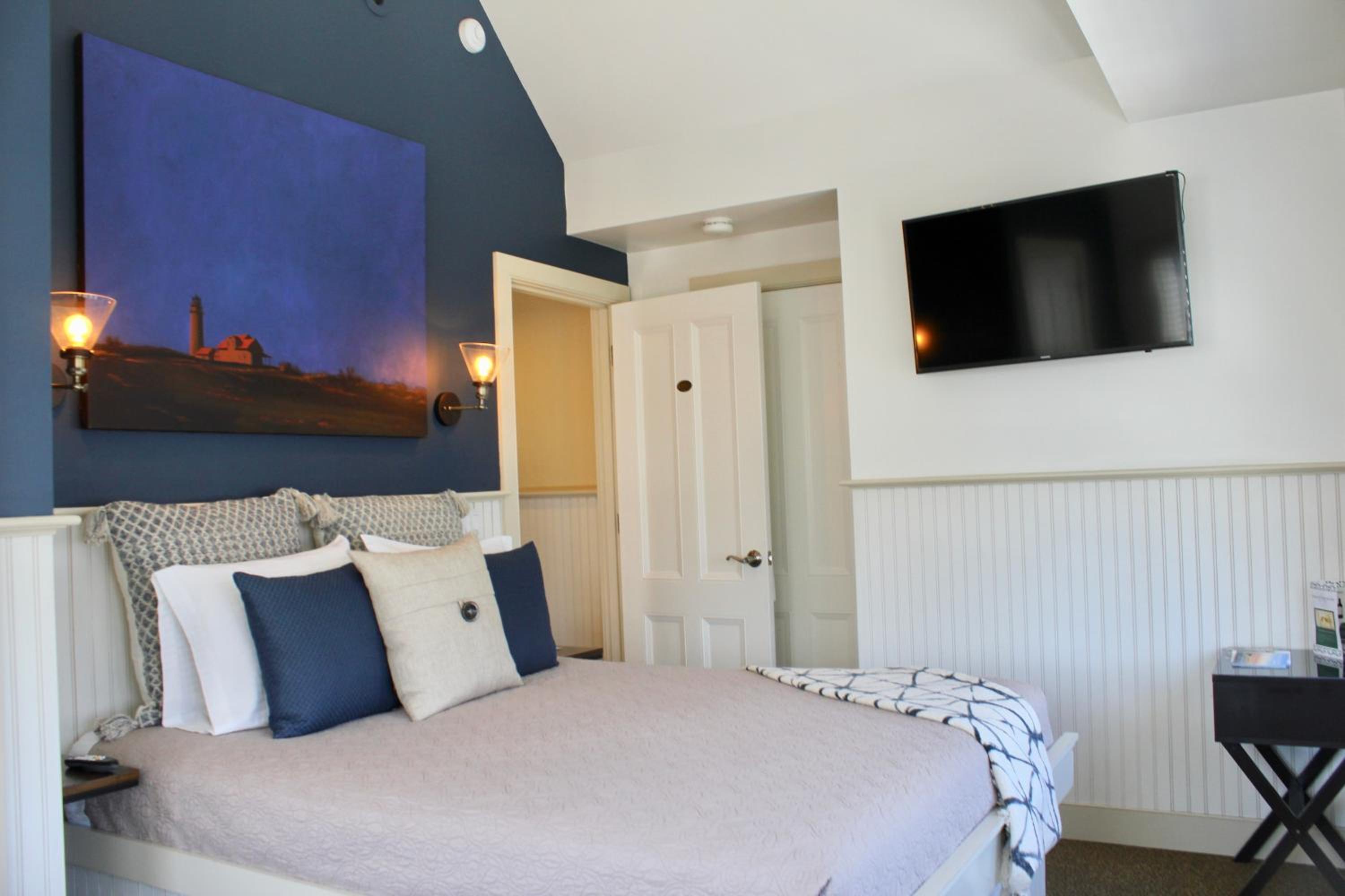 Standard Queen Room