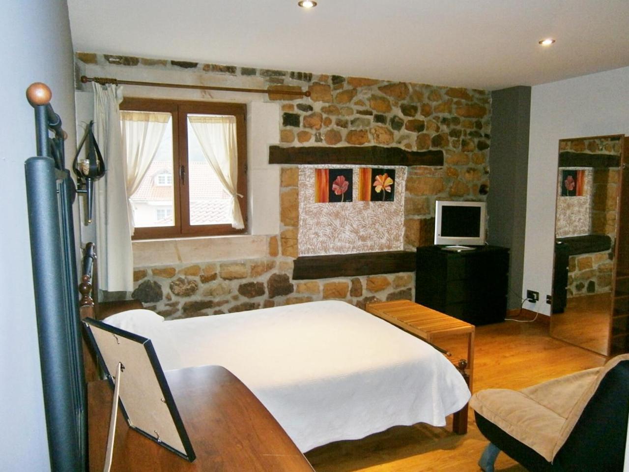 Standard Twin Room with Sofa - Photo 18