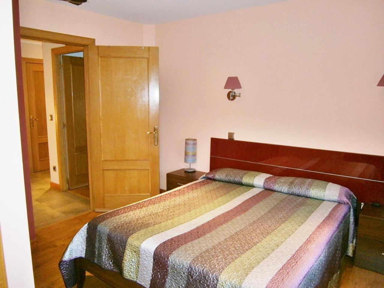 Double Room with Private Bathroom - Photo 7