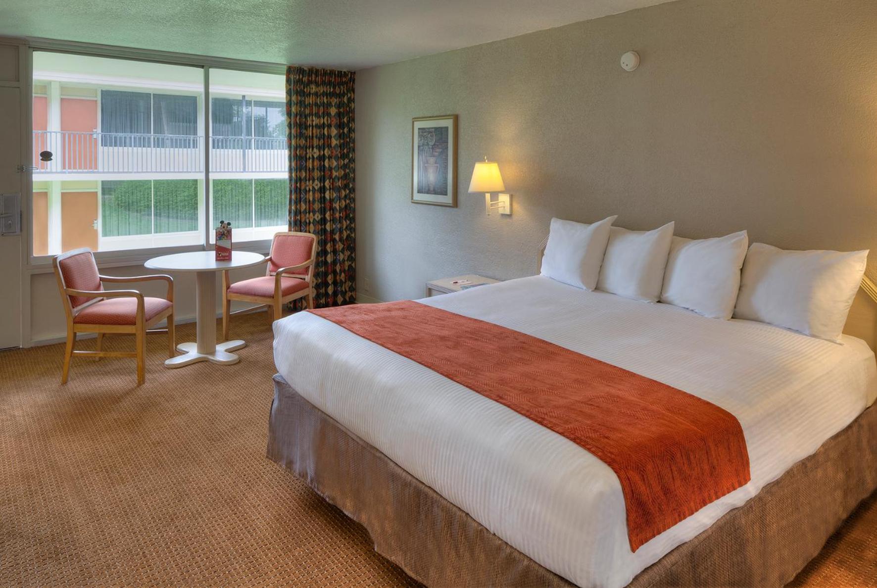 Standard King Courtyard Inn Room photo 3