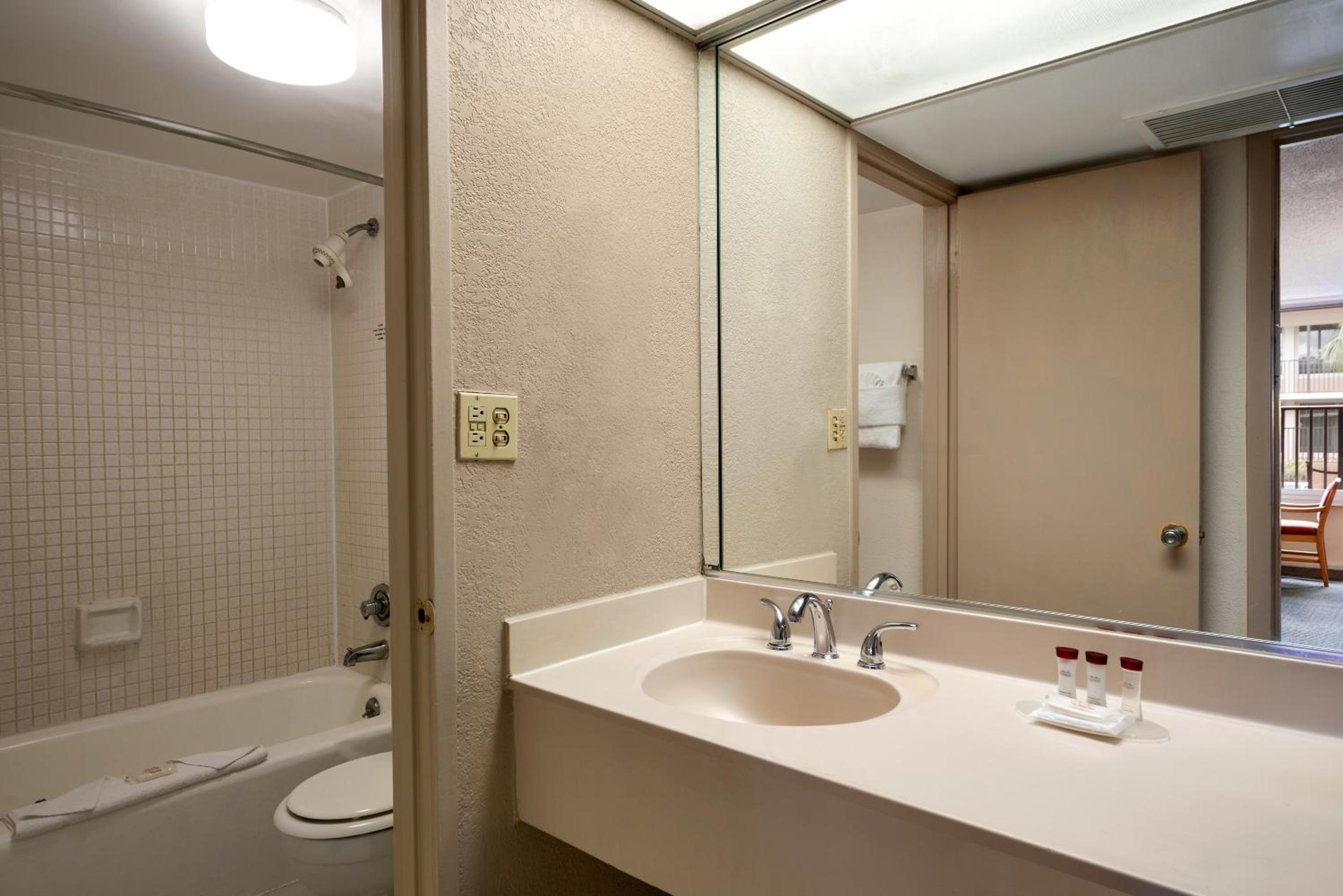 Standard 2 Queen Beds Courtyard Inn Room photo 3
