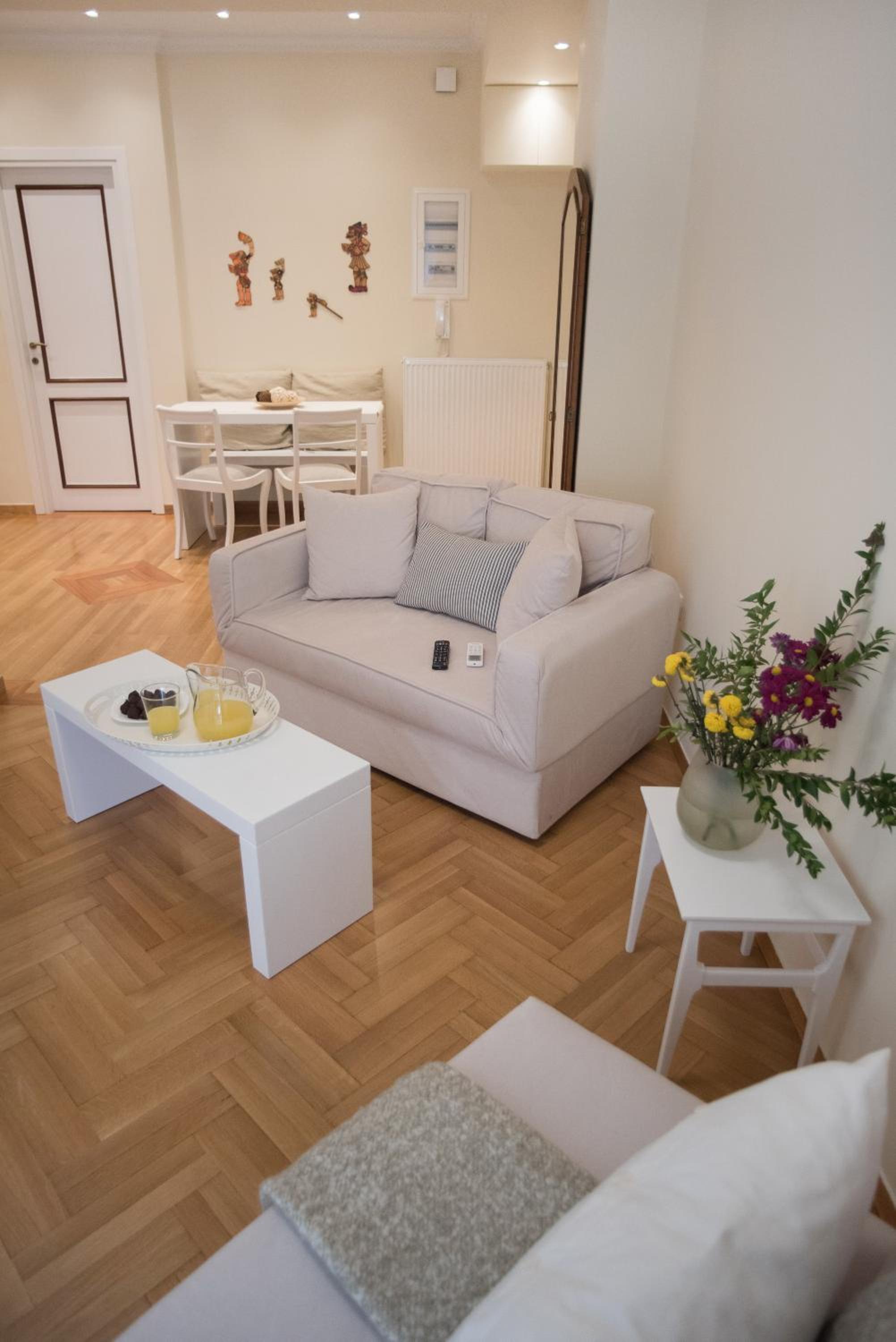 Apartment with Balcony photo 2