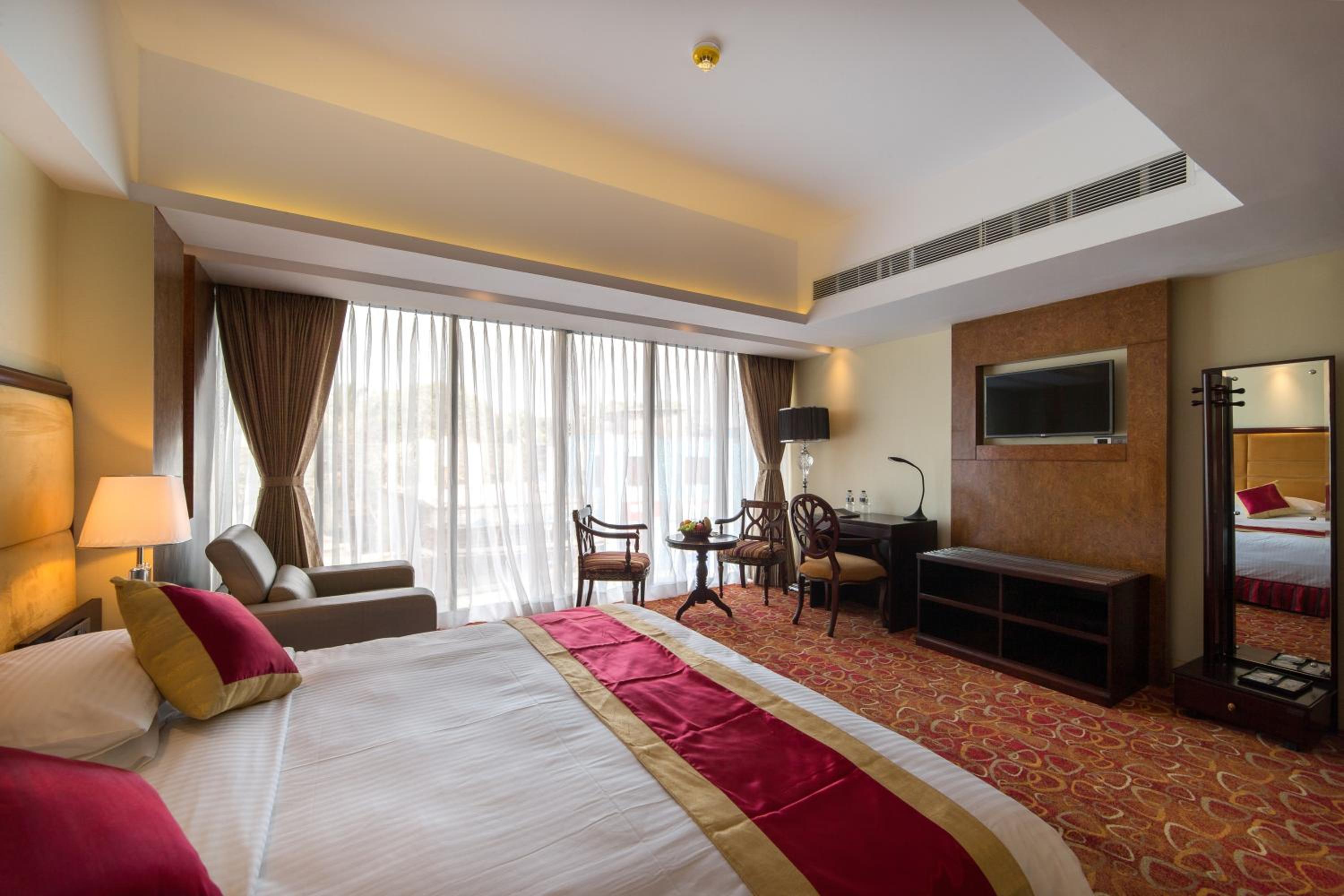 Royal Suite photo 2