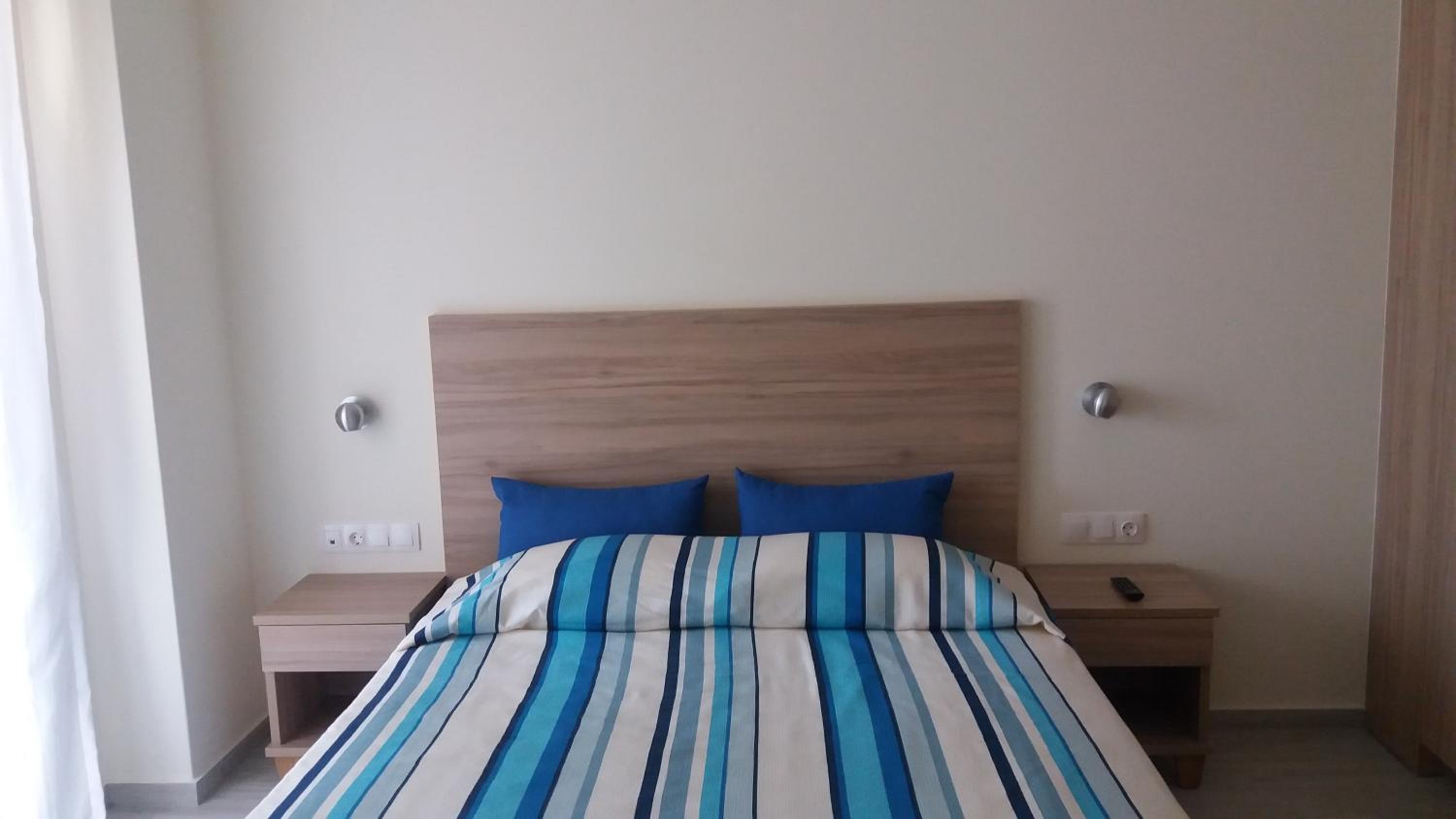 One-Bedroom Apartment with Side Sea View - Photo 1
