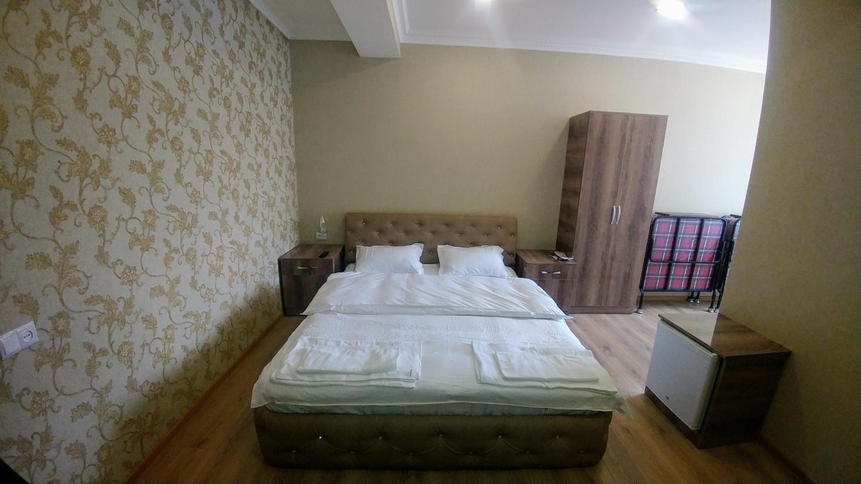 Deluxe Double Room (2 Adults + 1 Child)