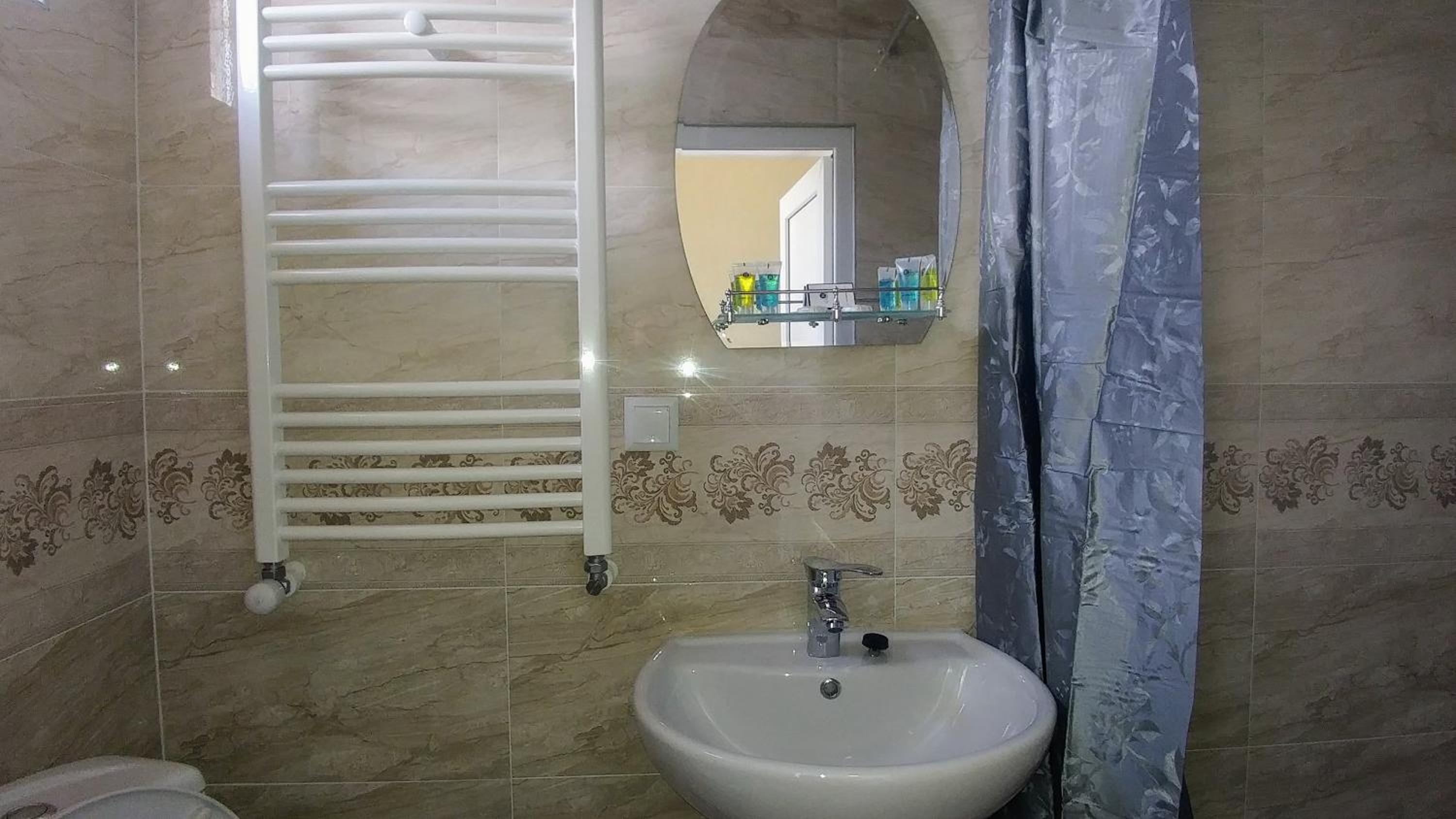 Deluxe Double Room (2 Adults + 1 Child) photo 2