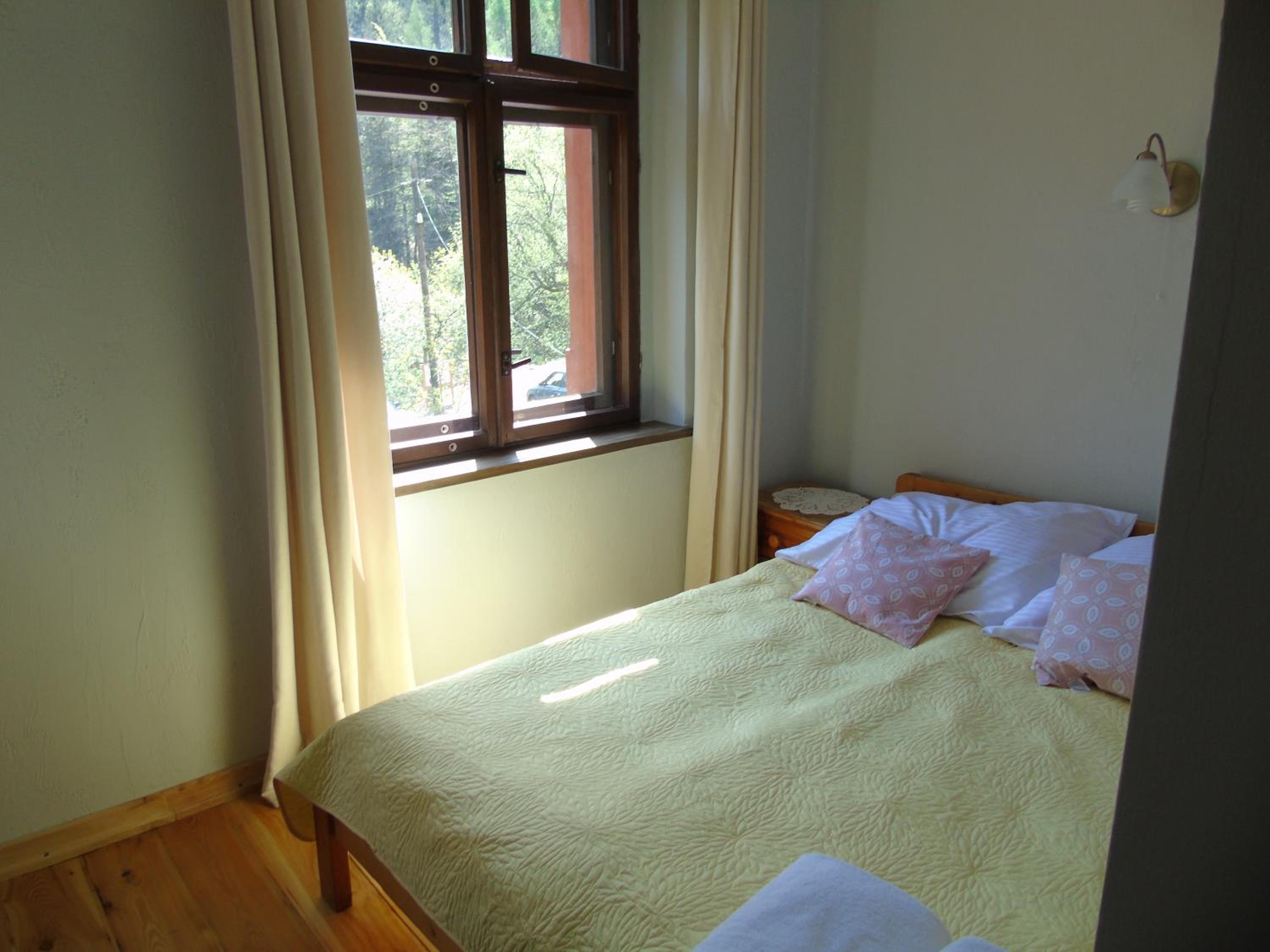Double or Twin Room with Mountain View - Photo 2