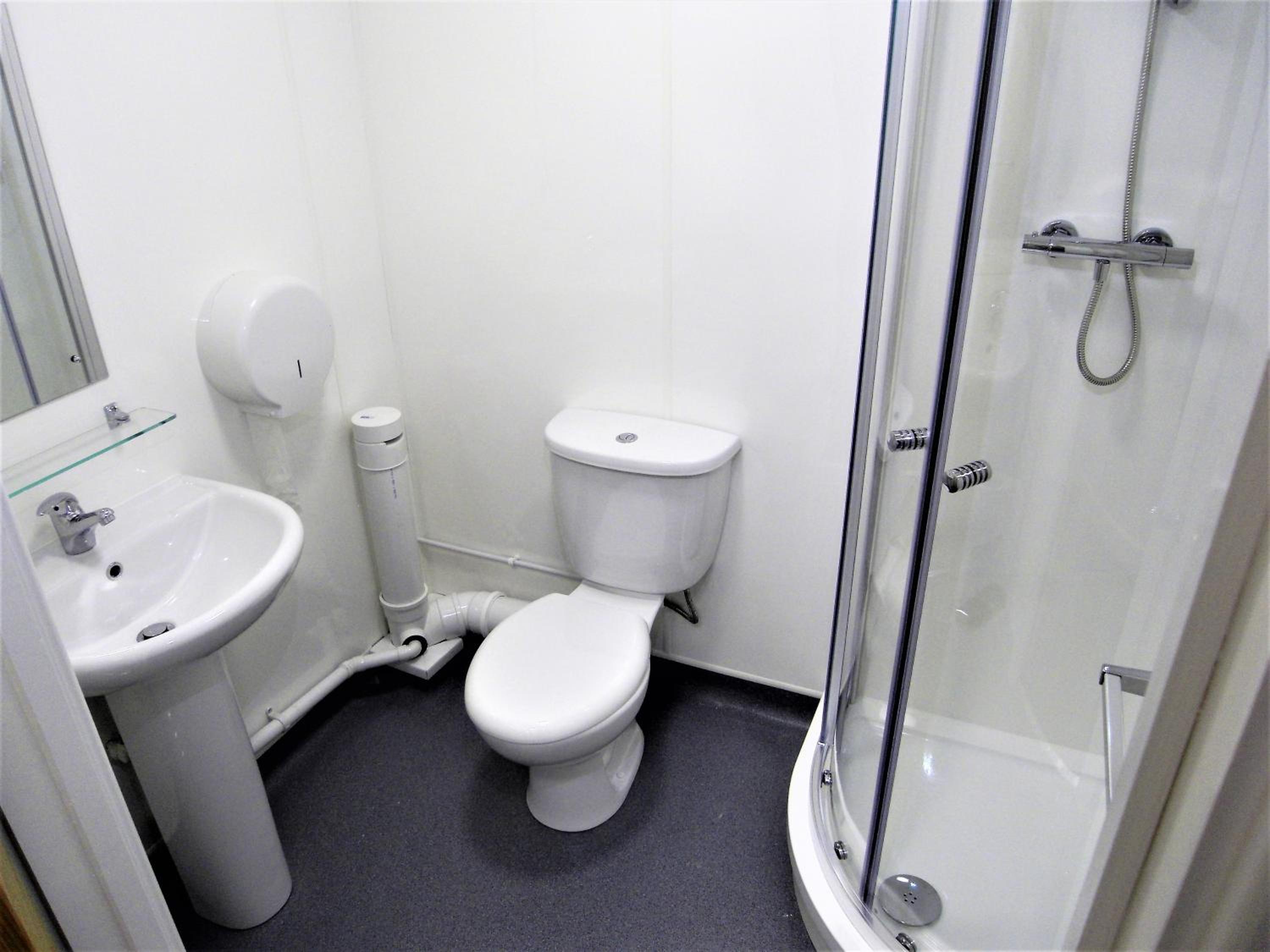 Twin Room - Photo 3